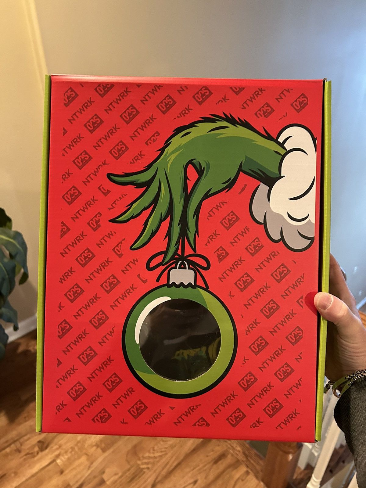 Nike Ntwrk x OOS x Moondust Studios Grinch box Size ONE SIZE - 1 Thumbnail