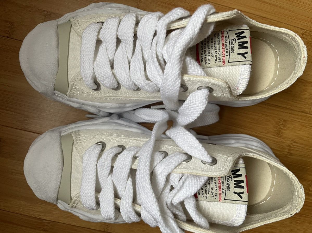 Maison MIHARA YASUHIRO Maison Mihara Yasuhiro White Low Top Sneakers Size 37 Size US 6 / IT 36 - 8 Thumbnail