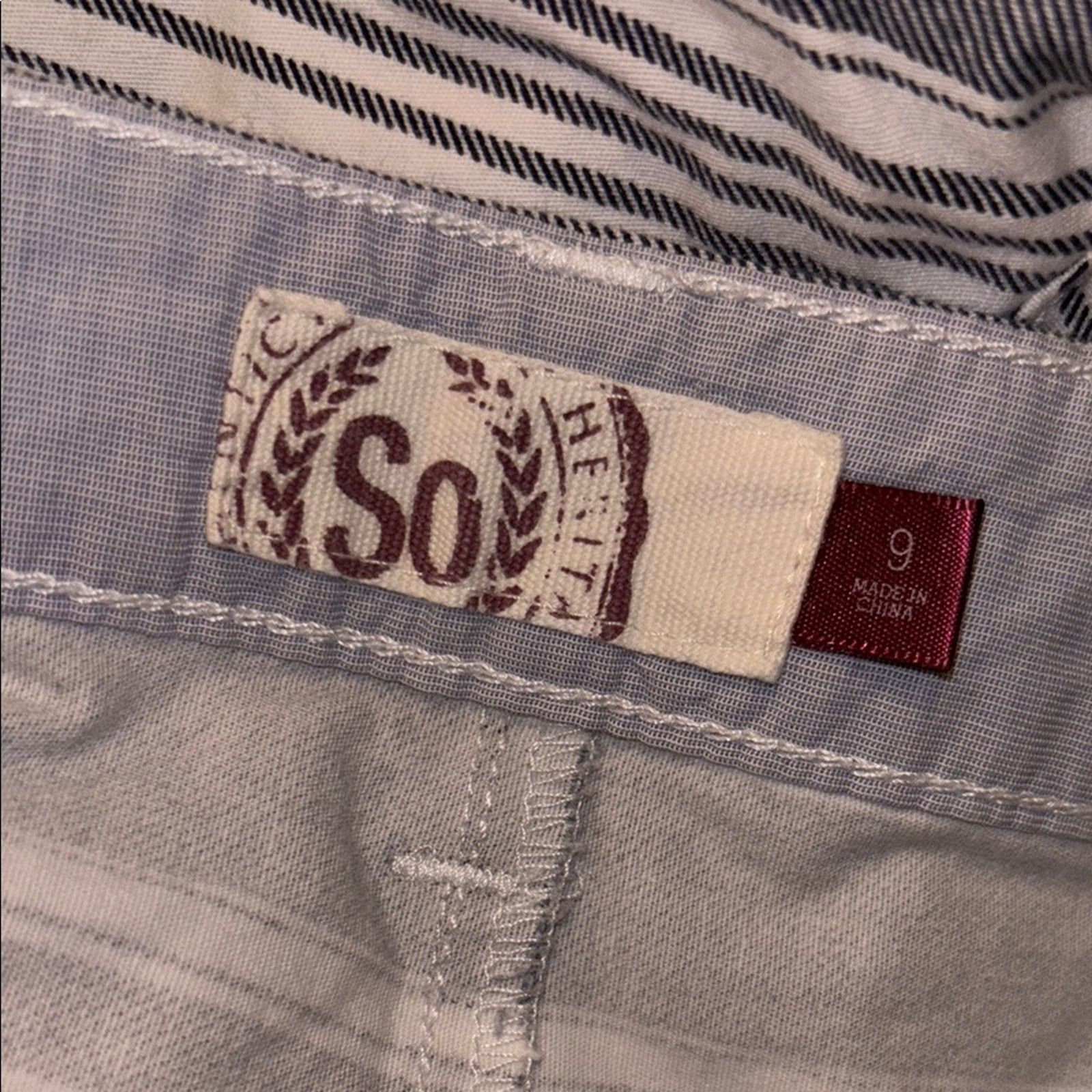 The Unbranded Brand SO Striped Gray and White Shorts - Size 9 Size 32" / US 10 / IT 46 - 3 Thumbnail