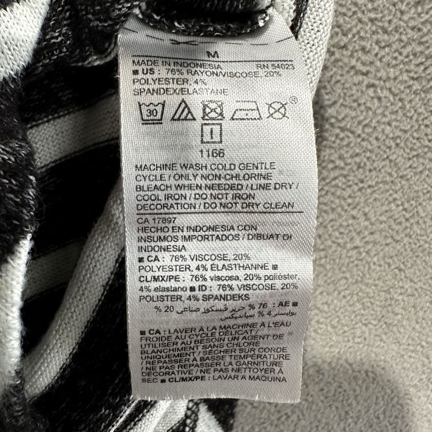 Old Navy Old Navy Shirt Womens M Black White Striped Relaxed Plush-Knit Tee Rayon Blend Size M / US 6-8 / IT 42-44 - 6 Thumbnail