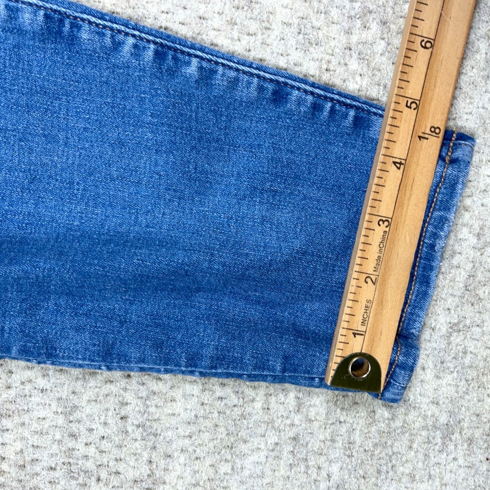American Eagle Outfitters American Eagle Jeans Women 18 High Rise Jegging Med Wash Distressed Blue 90s Style Mens? Size 40" / US 18 - 6 Thumbnail