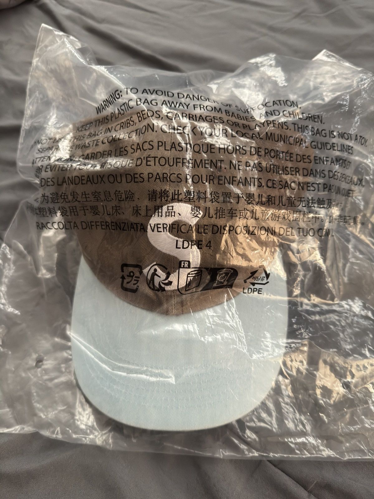 【新品】Pigment Coated 2-Tone S Logo 6-Panel Supreme Pigment Coated 2-Tone S Logo 6-Panel (FW25) - $54