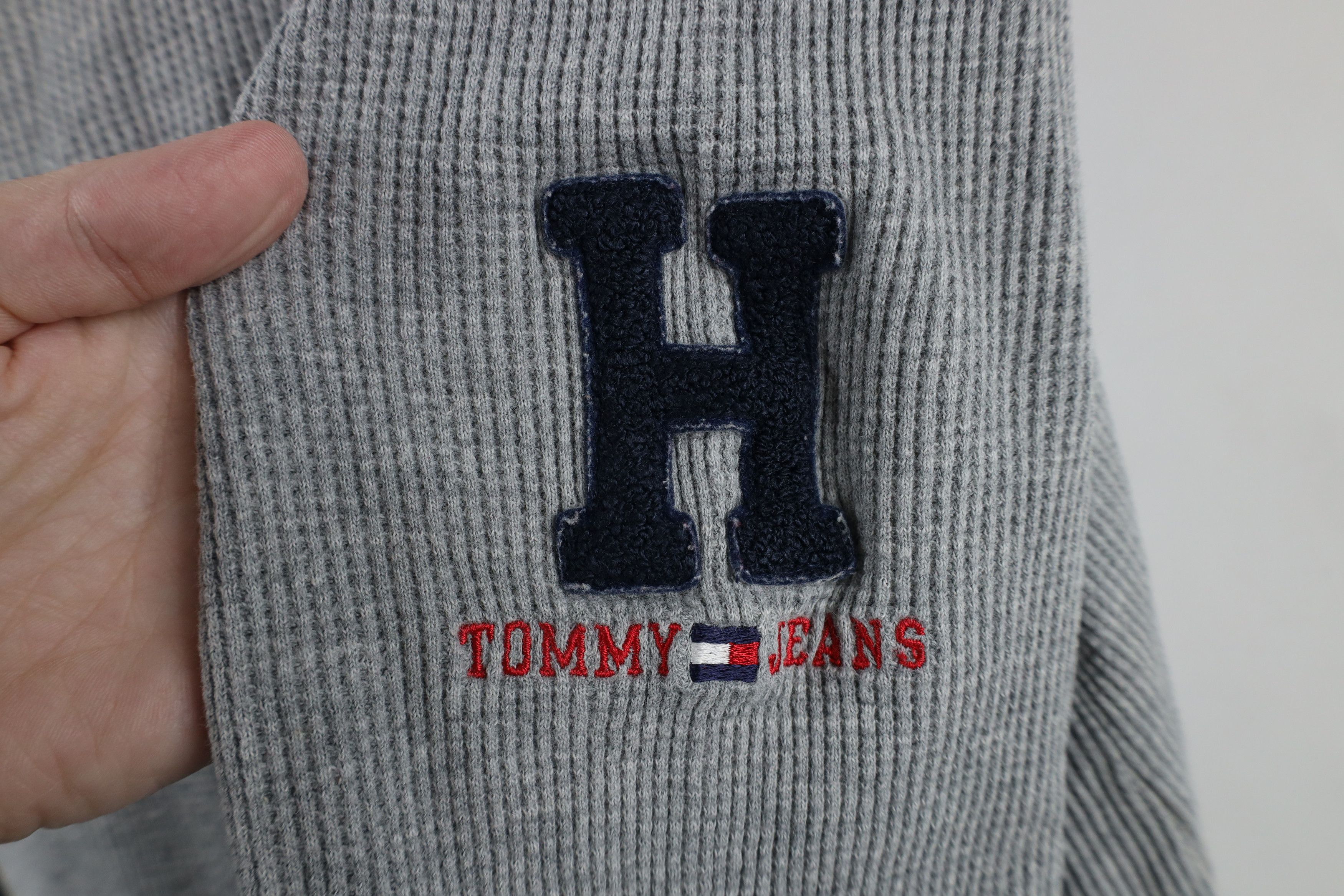 Tommy Hilfiger × Vintage Vintage 90s Tommy Hilfiger Thermal Waffle Knit T-Shirt Gray Size US XXL / EU 58 / 5 - 4 Thumbnail