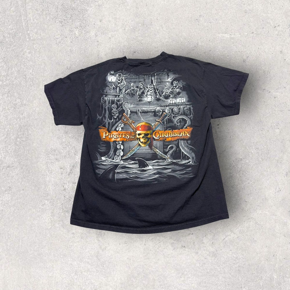 Disney × Vintage Vintage Pirates of the Caribbean tee Size US XL / EU 56 / 4 - 1 Thumbnail