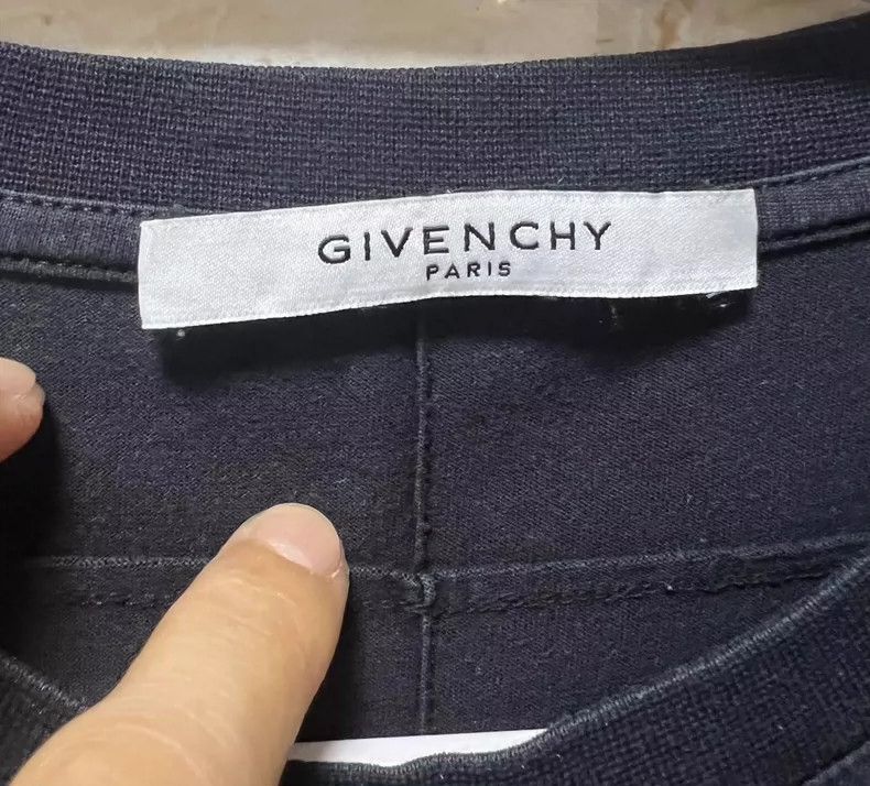 Other Givenchy Short-Sleeved T-Shirt with Appliquéd Dog Size US M / EU 48-50 / 2 - 4 Thumbnail