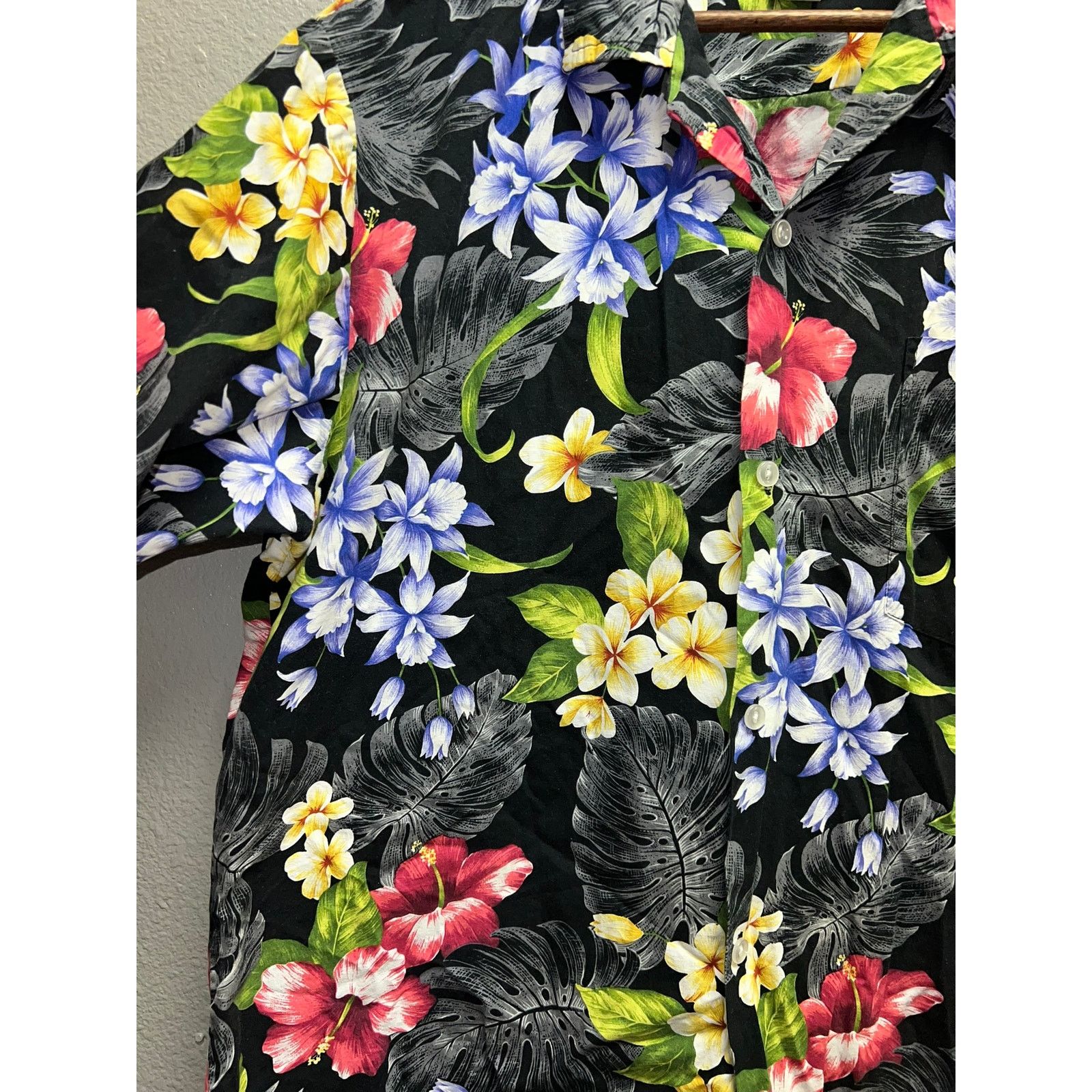 Vintage Vintage Hawaii Button Down Shirt Hawaiian Black Floral Tee Size US L / EU 52-54 / 3 - 4 Thumbnail