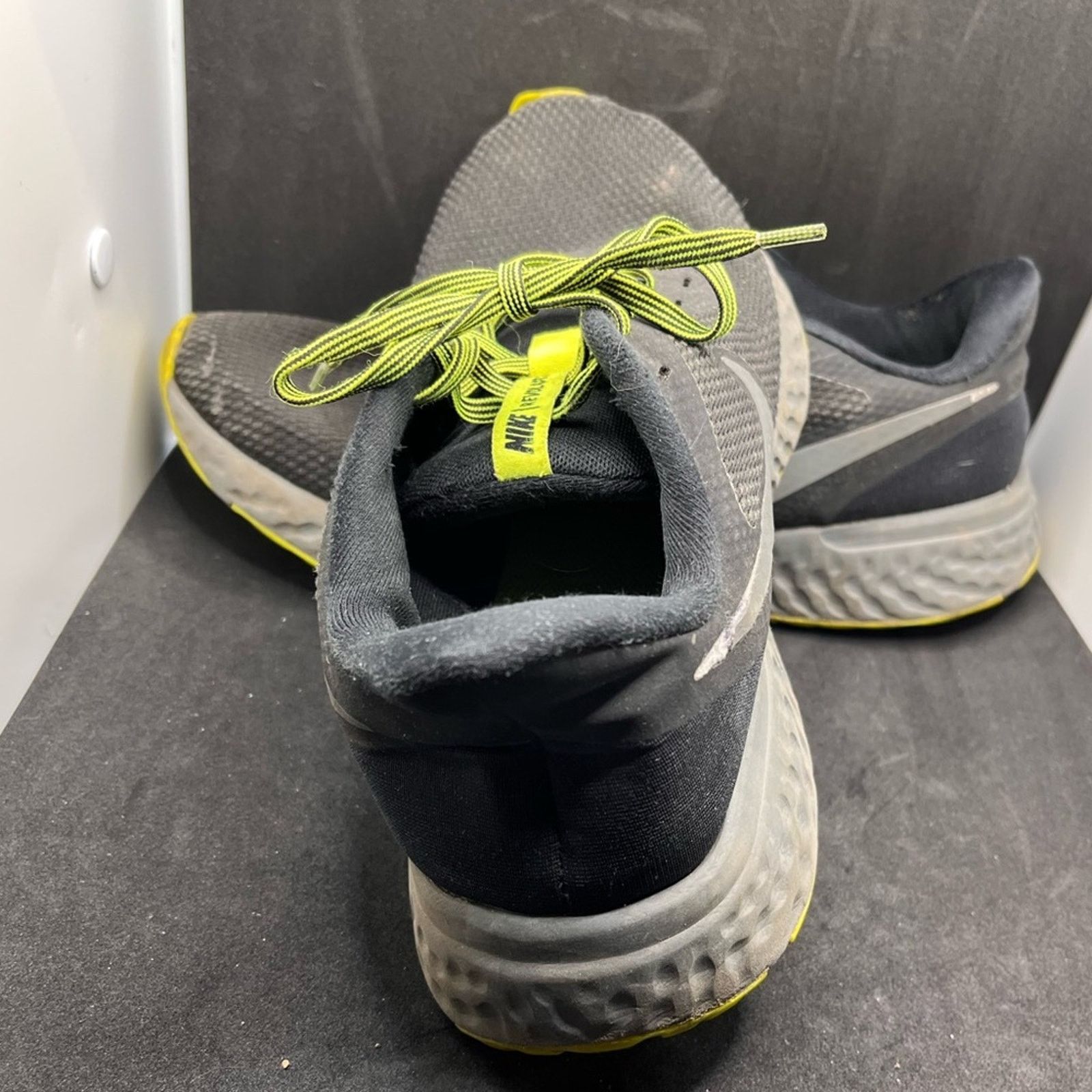 Nike Men’s Nike Revolution 5 black volt running shoes size 8 Size US 8 / EU 41 - 4 Thumbnail