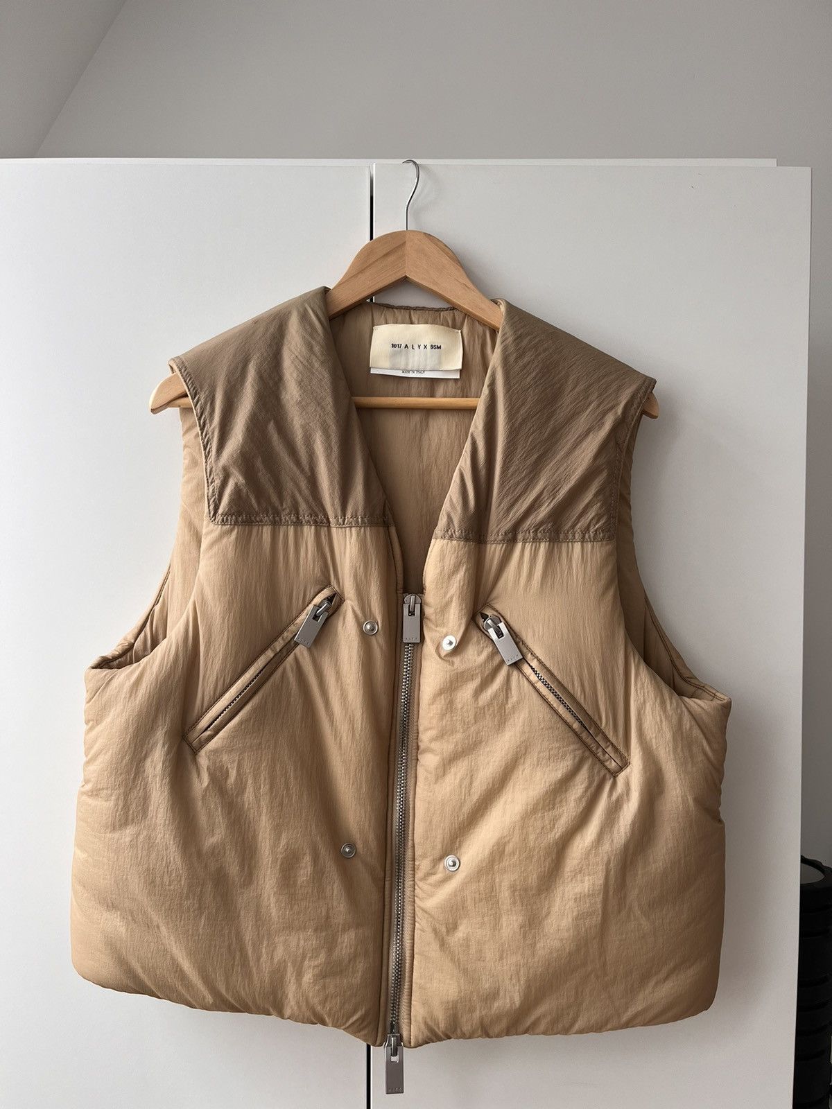 1017 ALYX 9SM 1017 ALYX 9SM Cropped Beige Padded Vest – Wide Large Fit Size US L / EU 52-54 / 3 - 1 Thumbnail