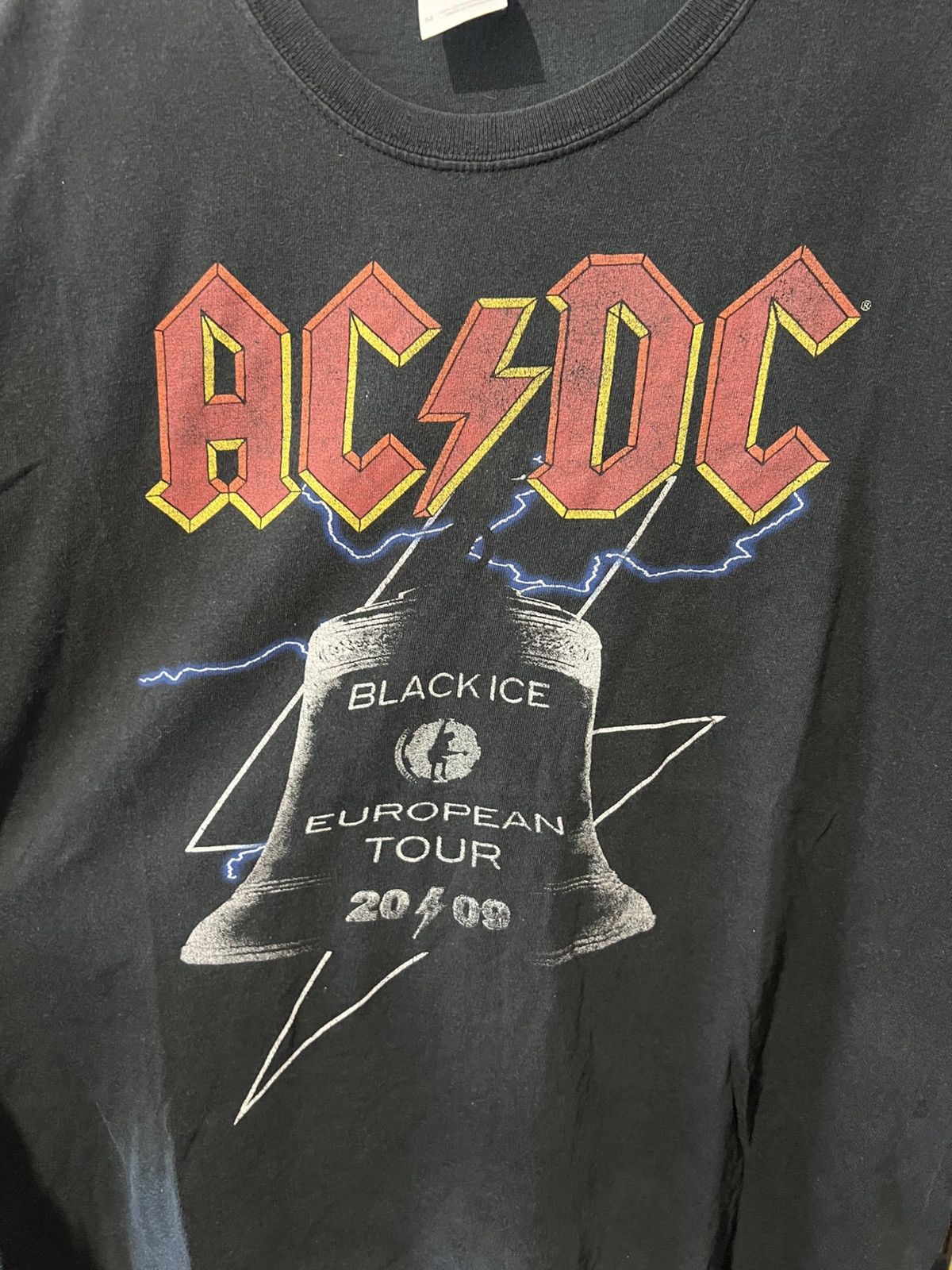 Band Tees 2008/2009 VINTAGE AC DC BLACK ICE TOUR BAND ROCK T SHIRT M Size US M / EU 48-50 / 2 - 3 Thumbnail