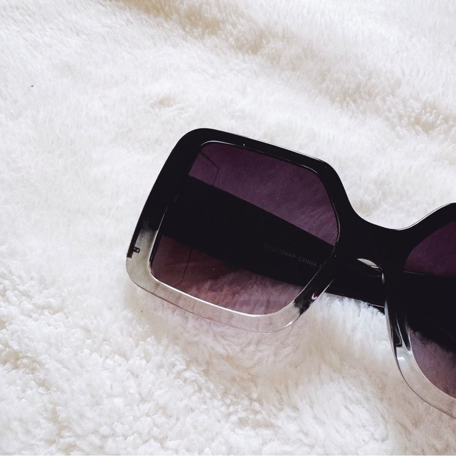 Other Junia Clear Black Oversized Sunglasses Size ONE SIZE - 9 Thumbnail