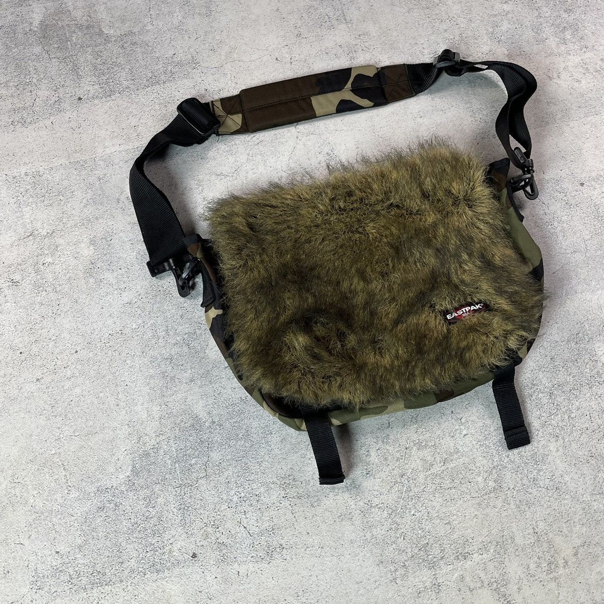 Eastpak 00's Eastpak Faux Fur Y2K Crossbody Bag Rick Owens Style Size ONE SIZE - 3 Thumbnail