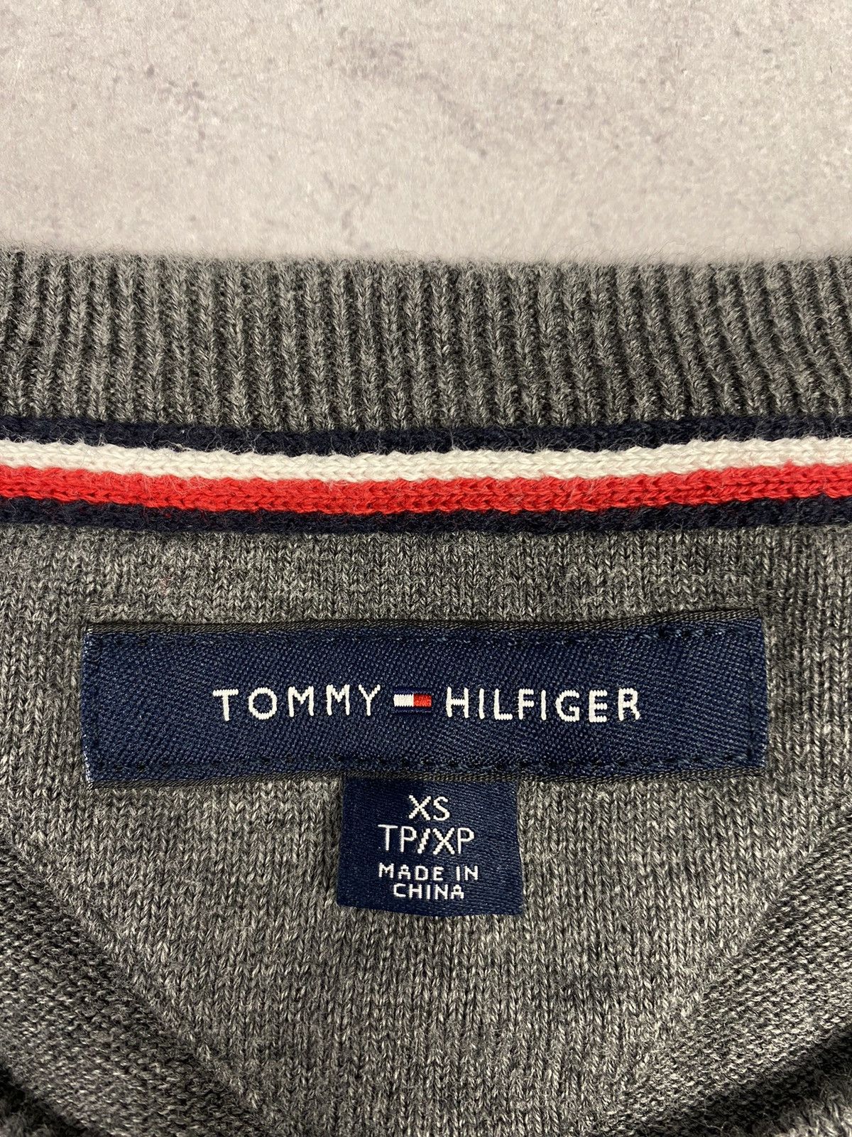 Tommy Hilfiger Tommy Hilfiger Designer Big Logo Knitted Sweater Size US XS / EU 42 / 0 - 8 Thumbnail