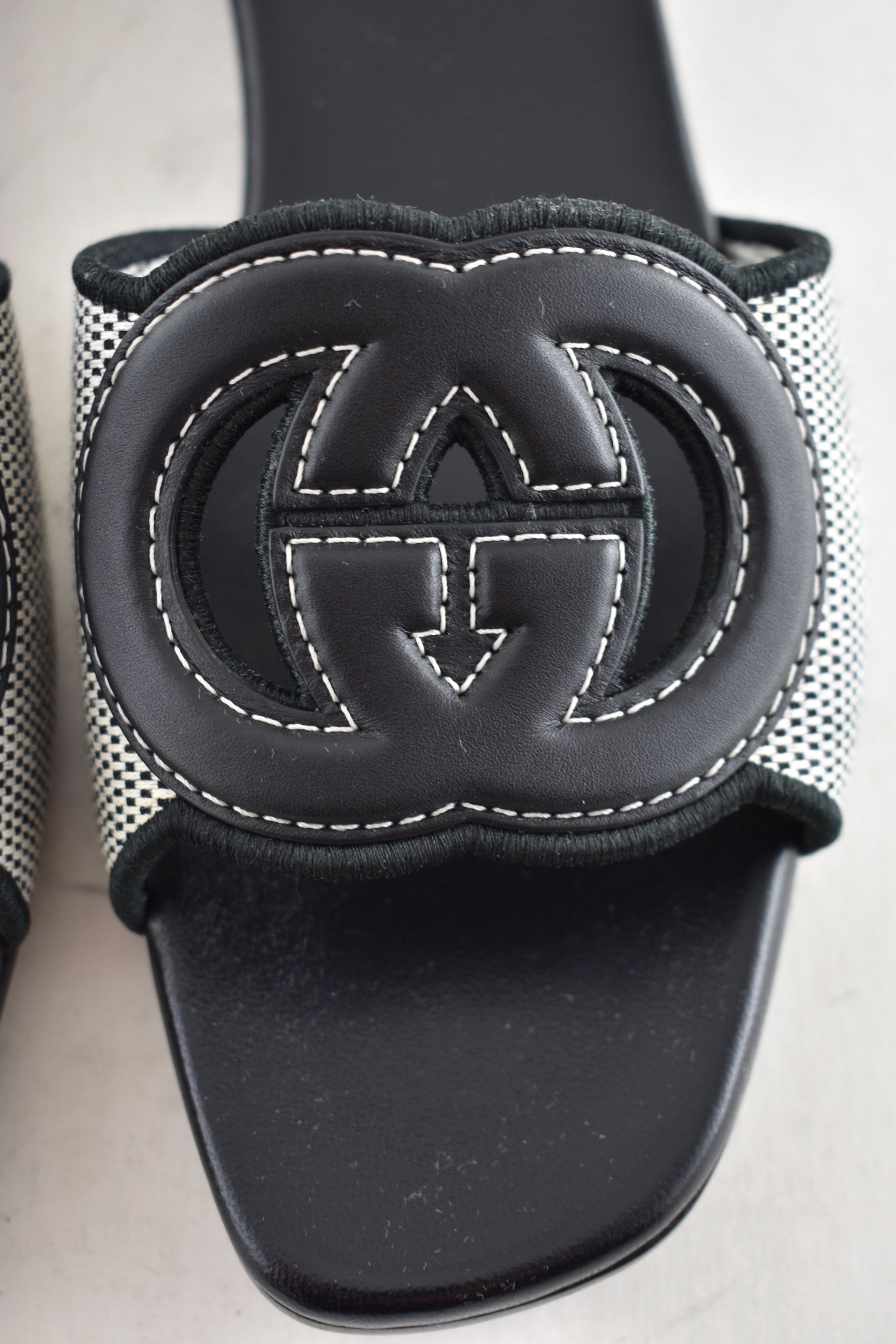 Gucci Gucci GG Interlocking Logo Canvas Flat Slide Sandal 42 Size US 12 / IT 42 - 12 Thumbnail