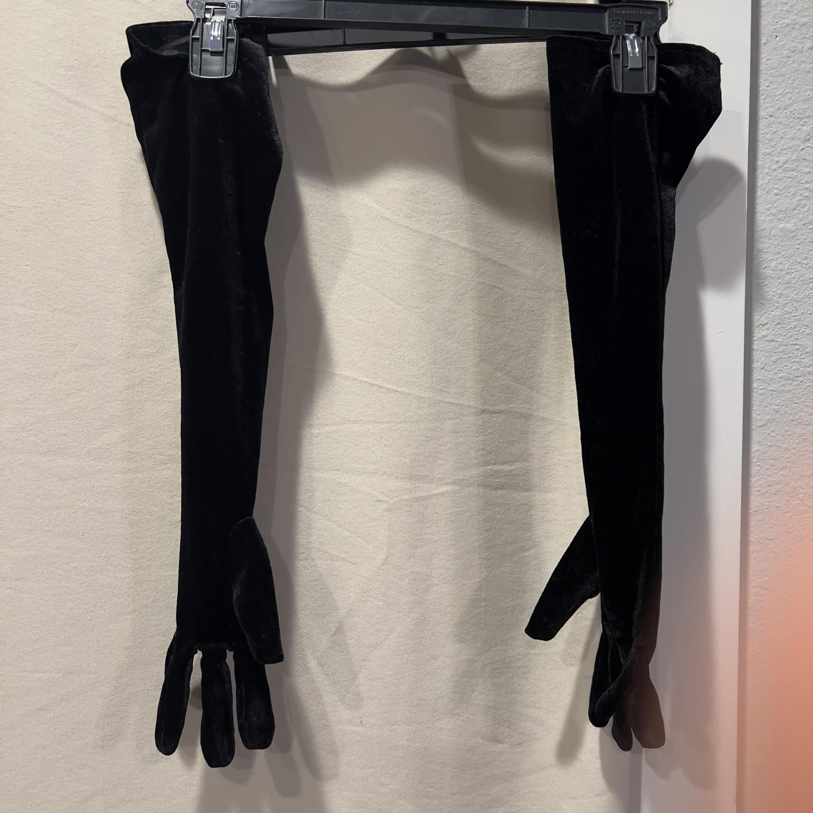 Share Spirit Homme Spirit Black Velvet Long Gloves with Cross Embroidery Size ONE SIZE - 2 Thumbnail