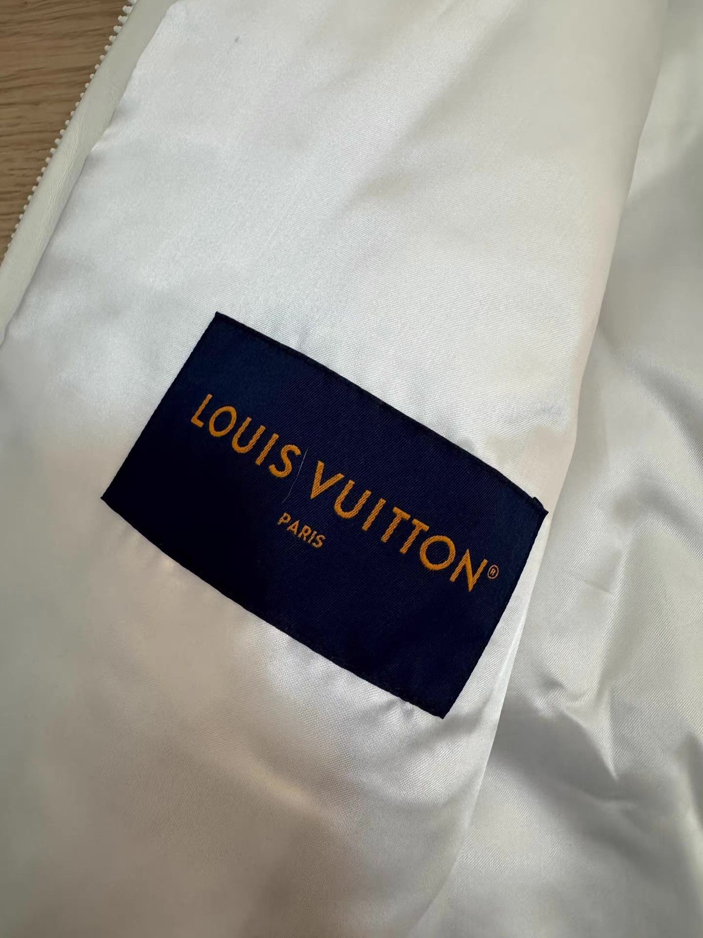 Louis Vuitton Louis Vuitton White Mink Fur Vest Q14 Size US XL / EU 56 / 4 - 3 Thumbnail