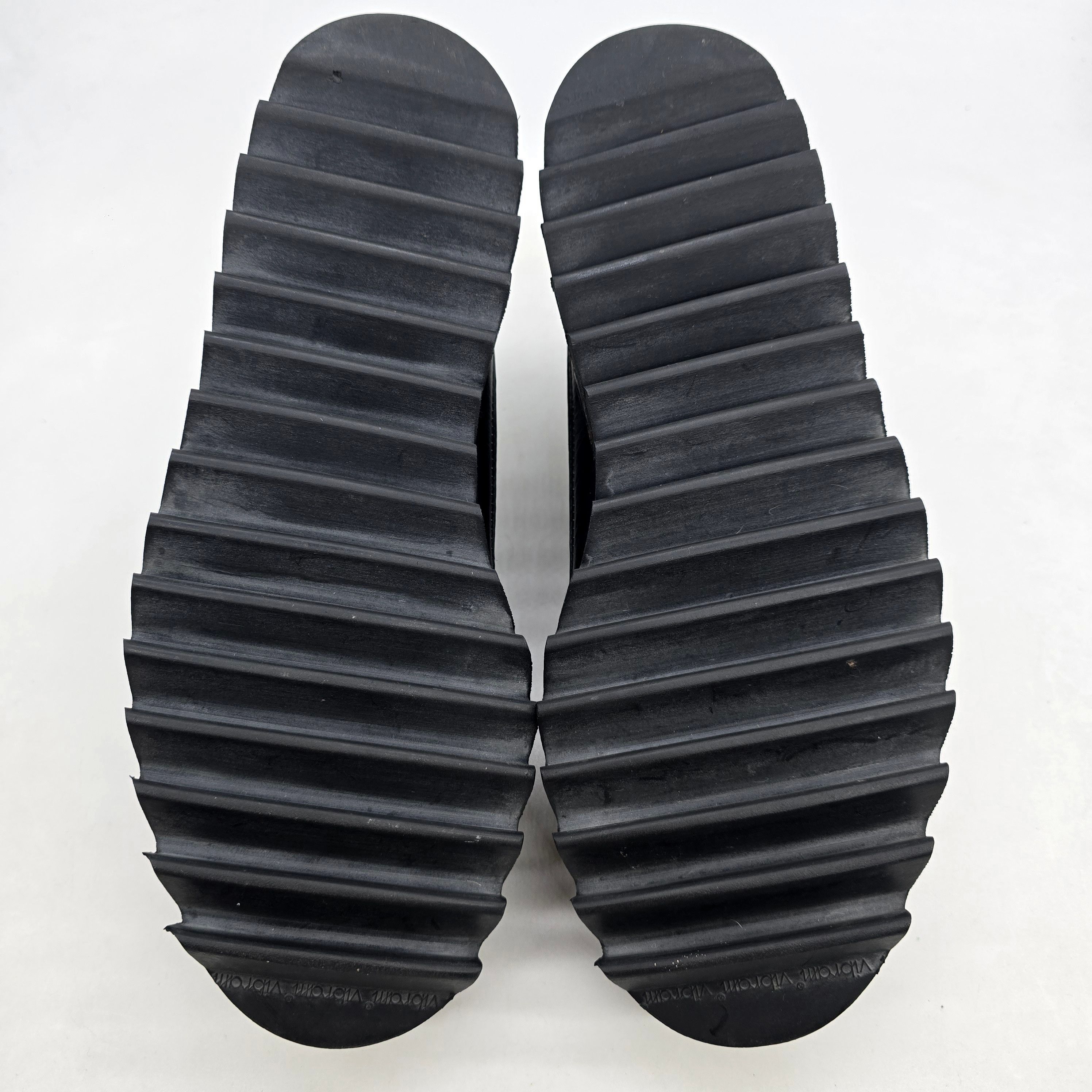 Oak Street Bootmakers Oak Street Bootmakers - Bison Leather Chukka Boot Size US 7.5 / EU 40-41 - 8 Thumbnail