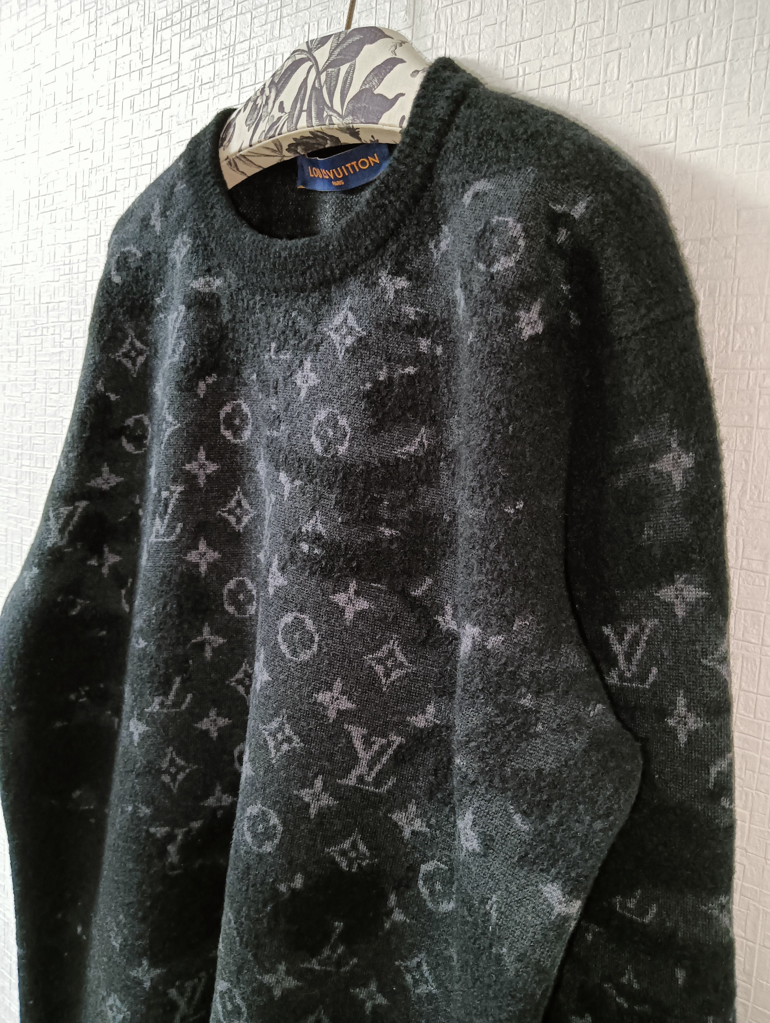 Louis Vuitton Distressed Flock Monogram Logo Sweater Size US XL / EU 56 / 4 - 3 Thumbnail