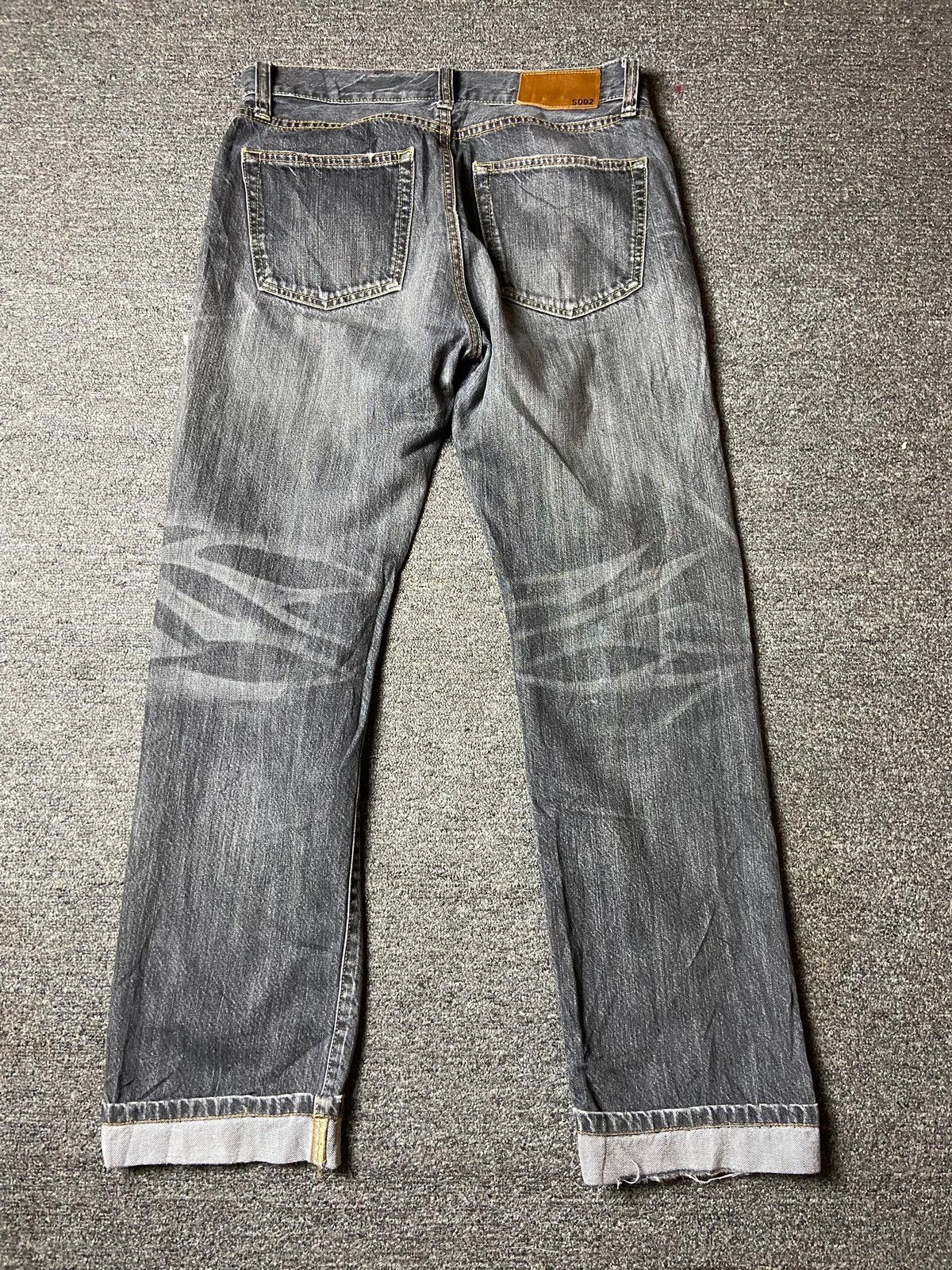 Uniqlo UNIQLO UJ Distressed Denim Jeans (142) Size US 32 / EU 48 - 2 Thumbnail