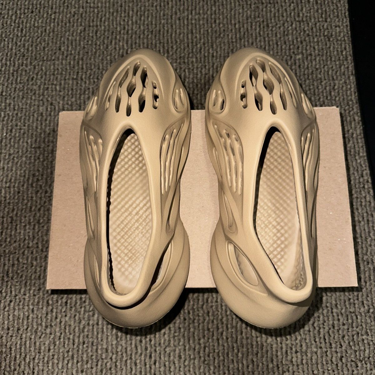 Adidas adidas Yeezy Foam Rnnr Ochre Size US 7 / EU 40 - 6 Thumbnail