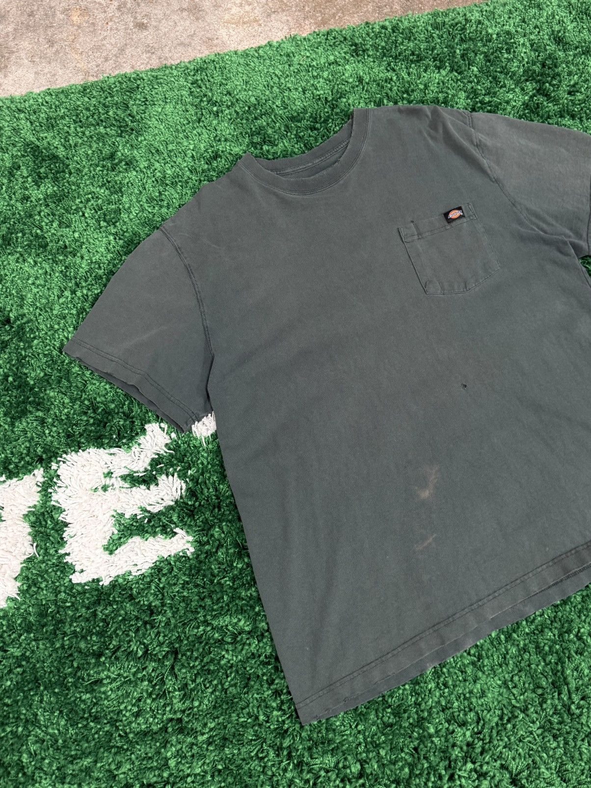Dickies Distressed Worn Vintage Dickies Forest Green Pocket Tee XL Size US XL / EU 56 / 4 - 2 Thumbnail