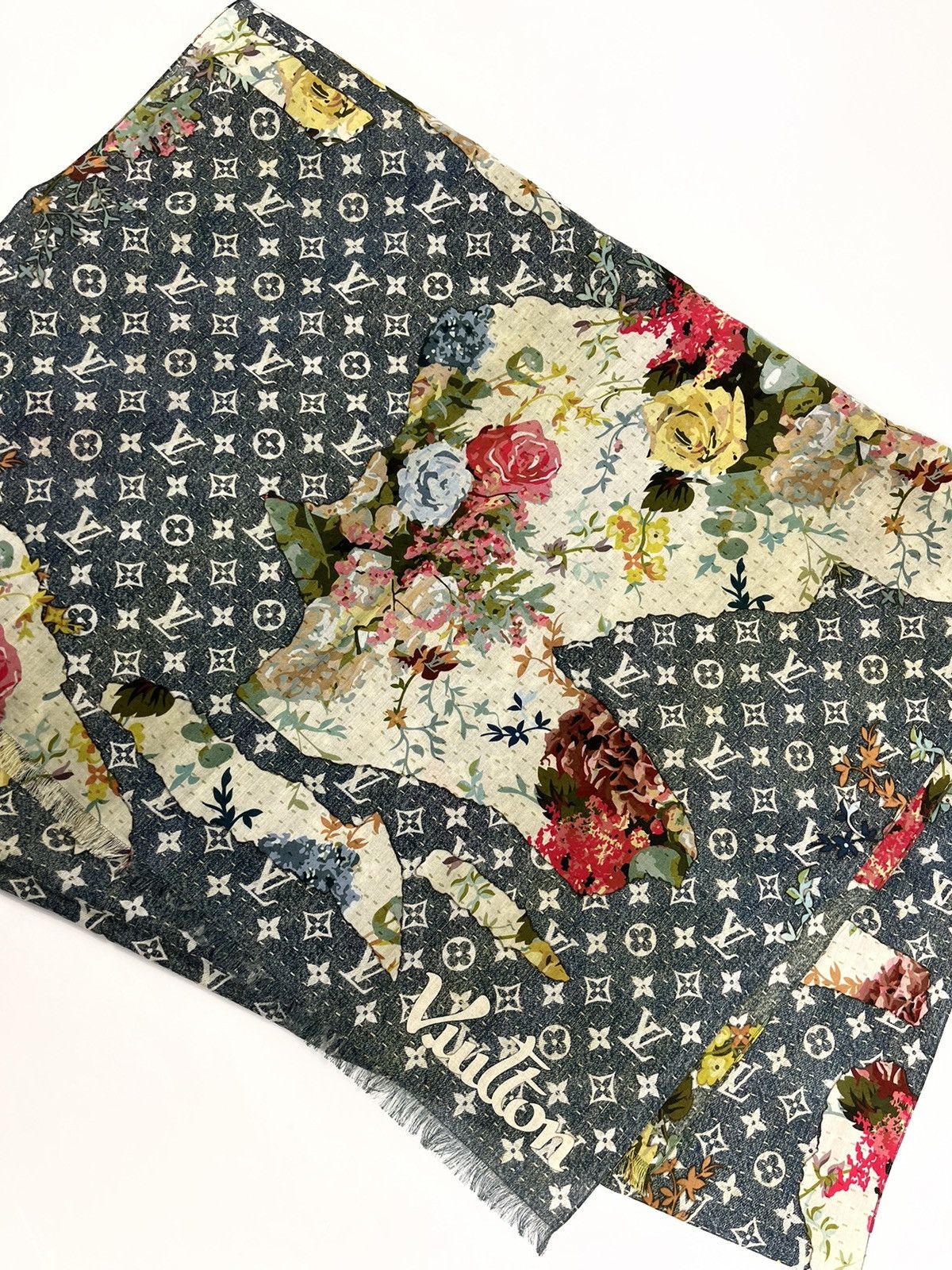 Louis Vuitton VIRGIL ABLOH FLOWER MONOGRAM PRINT SCARFT Size ONE SIZE - 1 Thumbnail