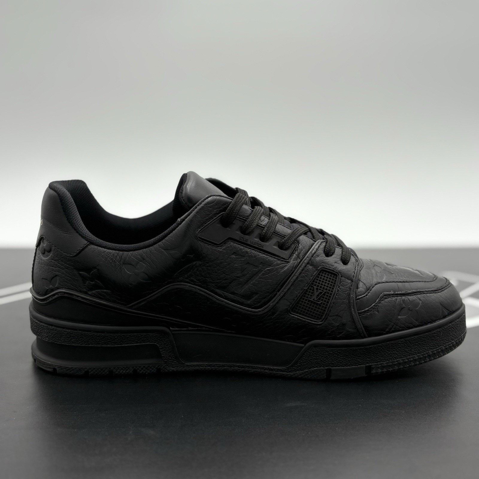 Louis Vuitton (US 7-7.5) Louis Vuitton Trainer ' Black ' | GOOD CONDITION! Size US 7.5 / EU 40-41 - 10 Thumbnail