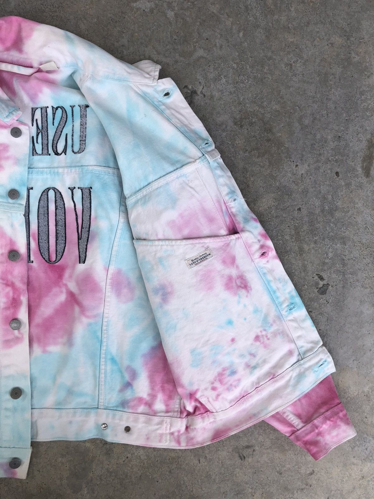 Levi's Levi’s Rainbow Embroidered Denim Jacket Size US M / EU 48-50 / 2 - 8 Thumbnail