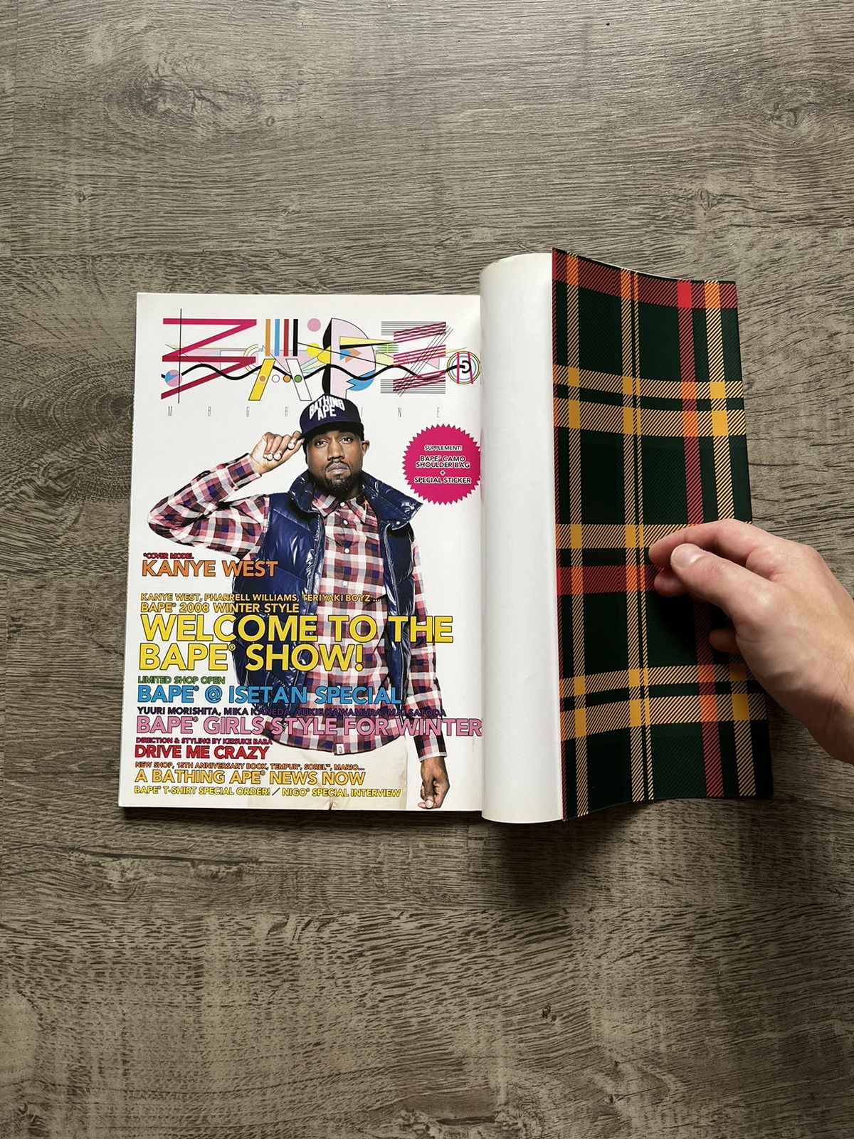 Bape A Bathing Ape Magazine Winter 2008 + stickers Size ONE SIZE - 5 Thumbnail