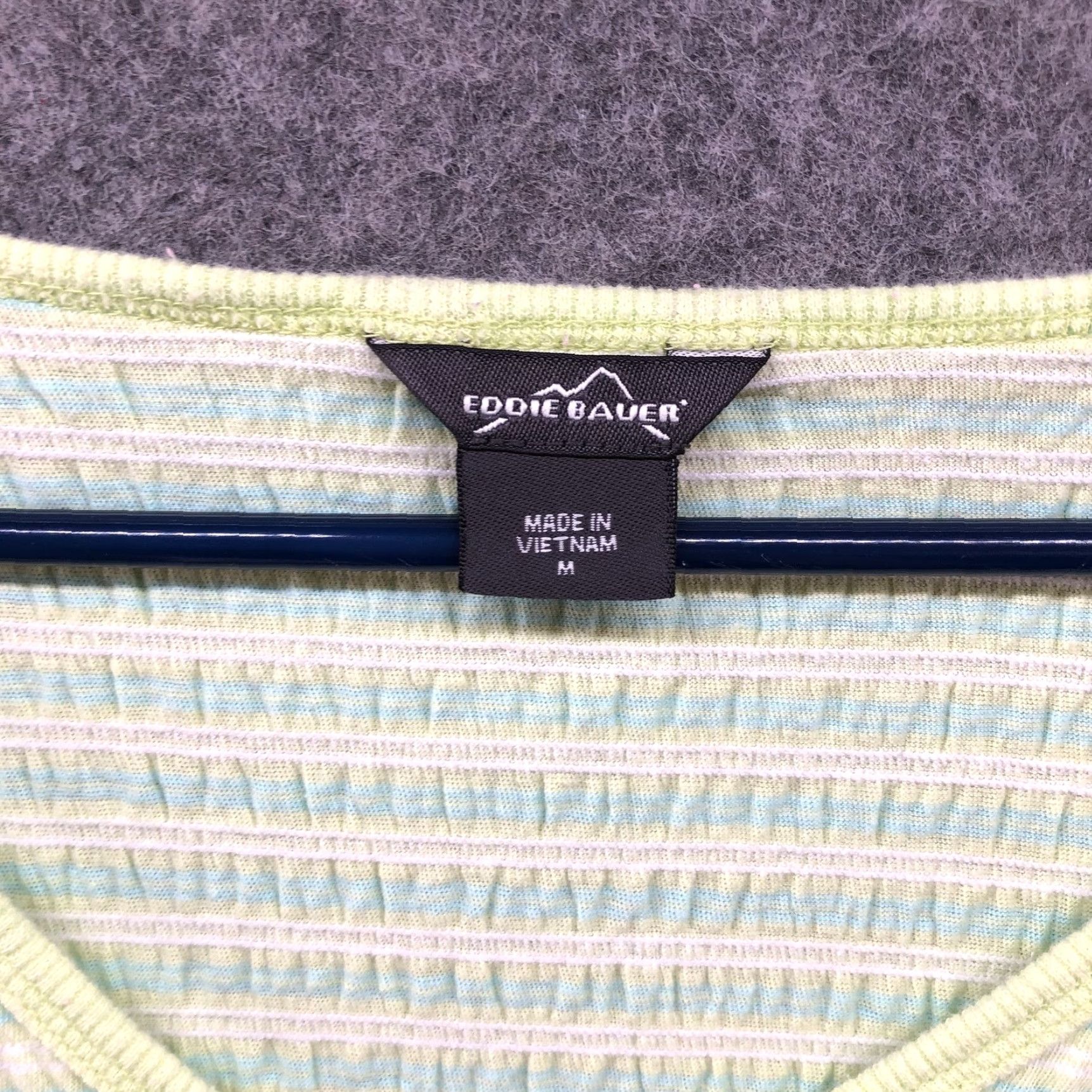 Eddie Bauer Eddie Bauer Active Shirt Womens M V-Neck Yellow Green Long Sleeve Crinkle Fabric Shirt Size M / US 6-8 / IT 42-44 - 5 Thumbnail
