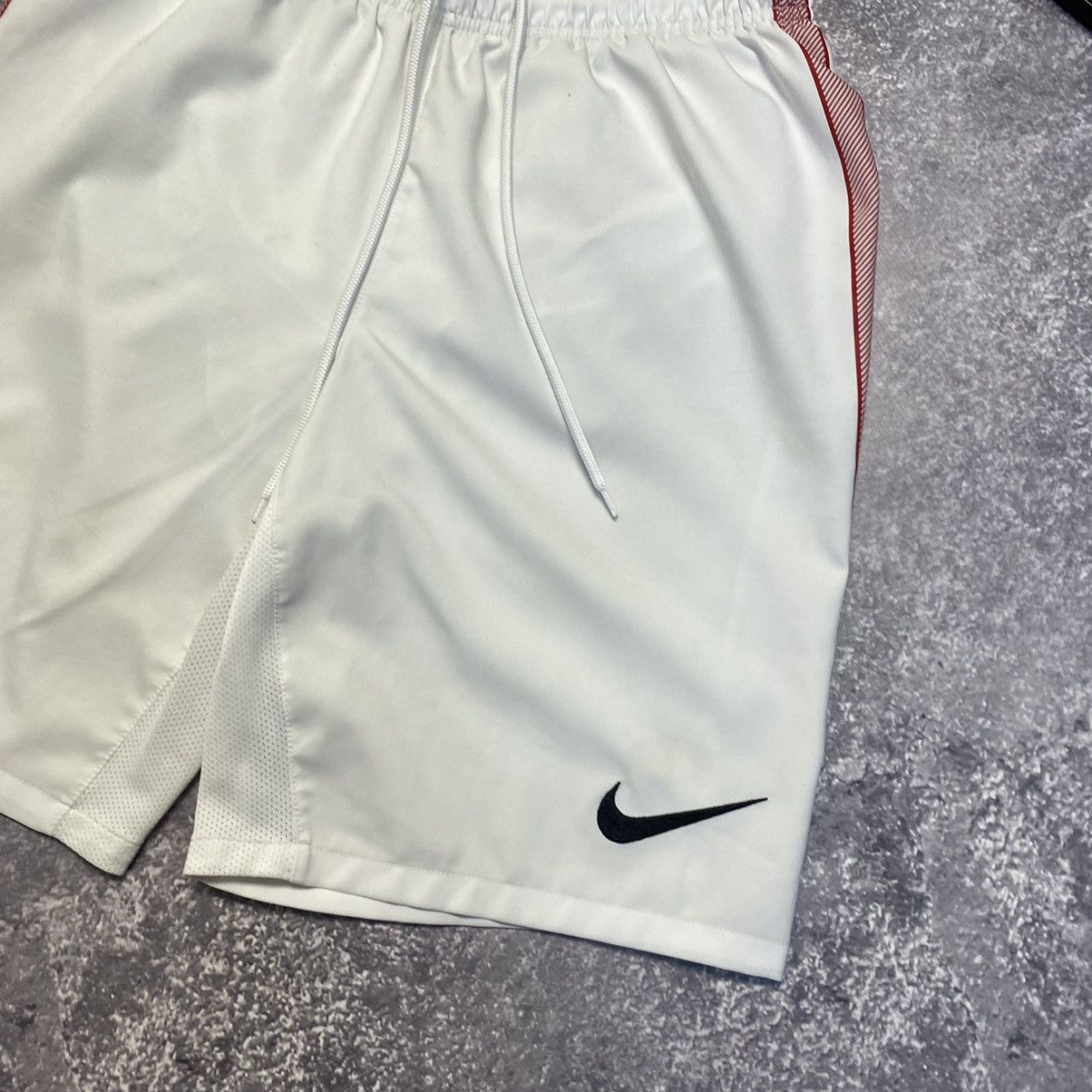 Nike Vintage Nike Manchester United Small Logo White shorts Size US 30 / EU 46 - 3 Thumbnail