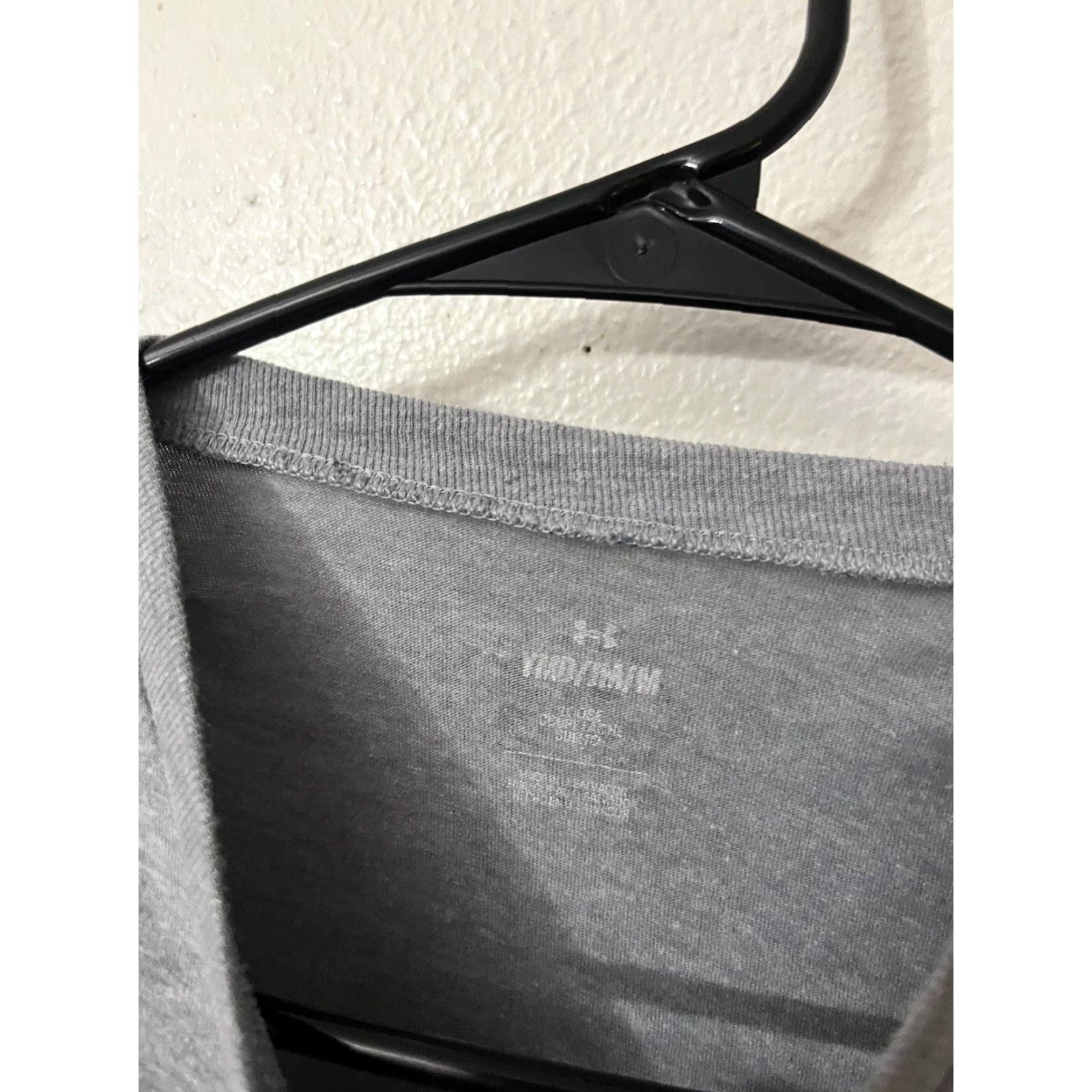 Under Armour Under Armour HeatGear Gray Long Sleeve T-Shirt - Girls - Medium - Activewear Size US M / EU 48-50 / 2 - 4 Thumbnail