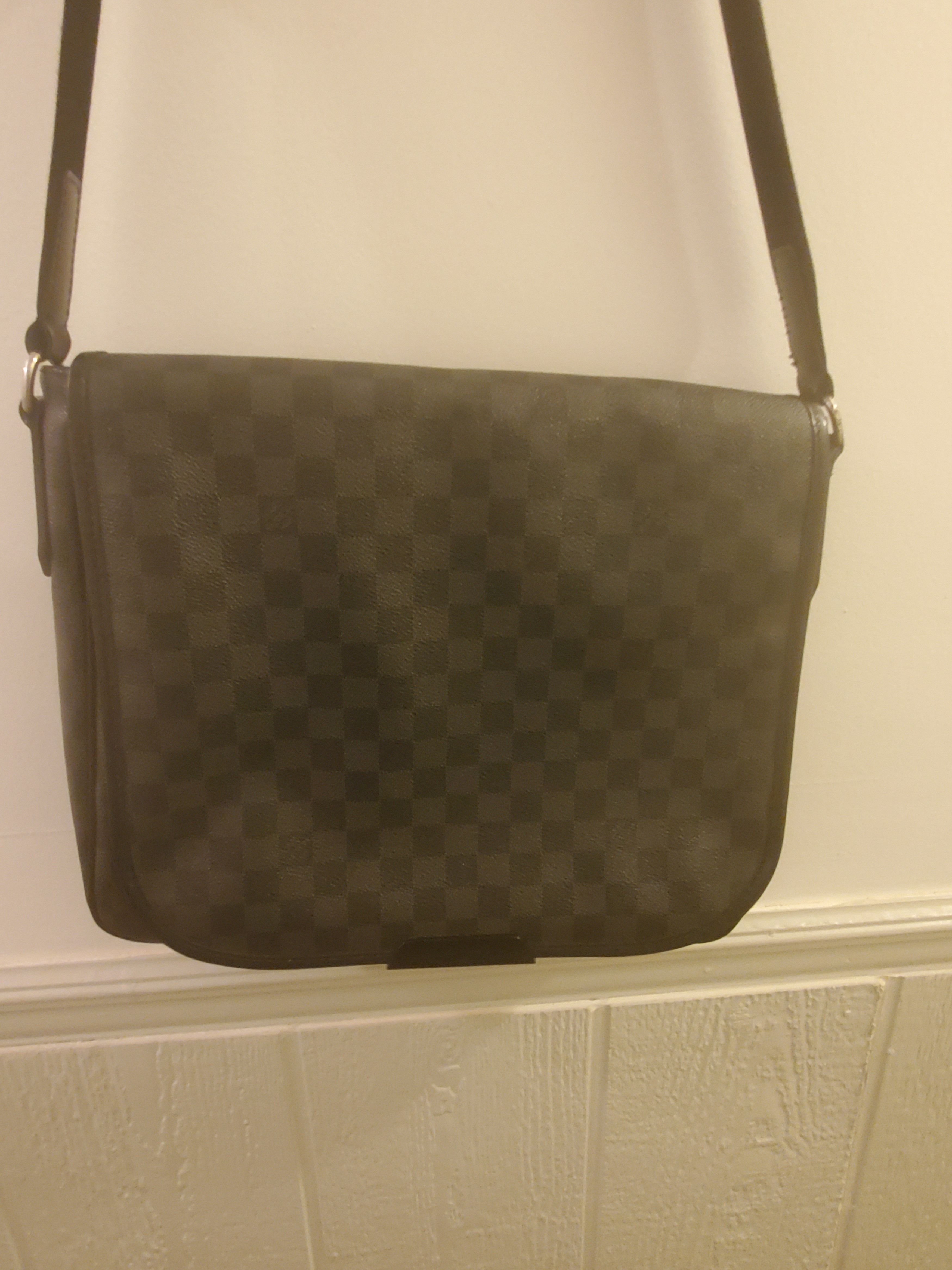 Louis Vuitton Messenger Bag in Black, Women's