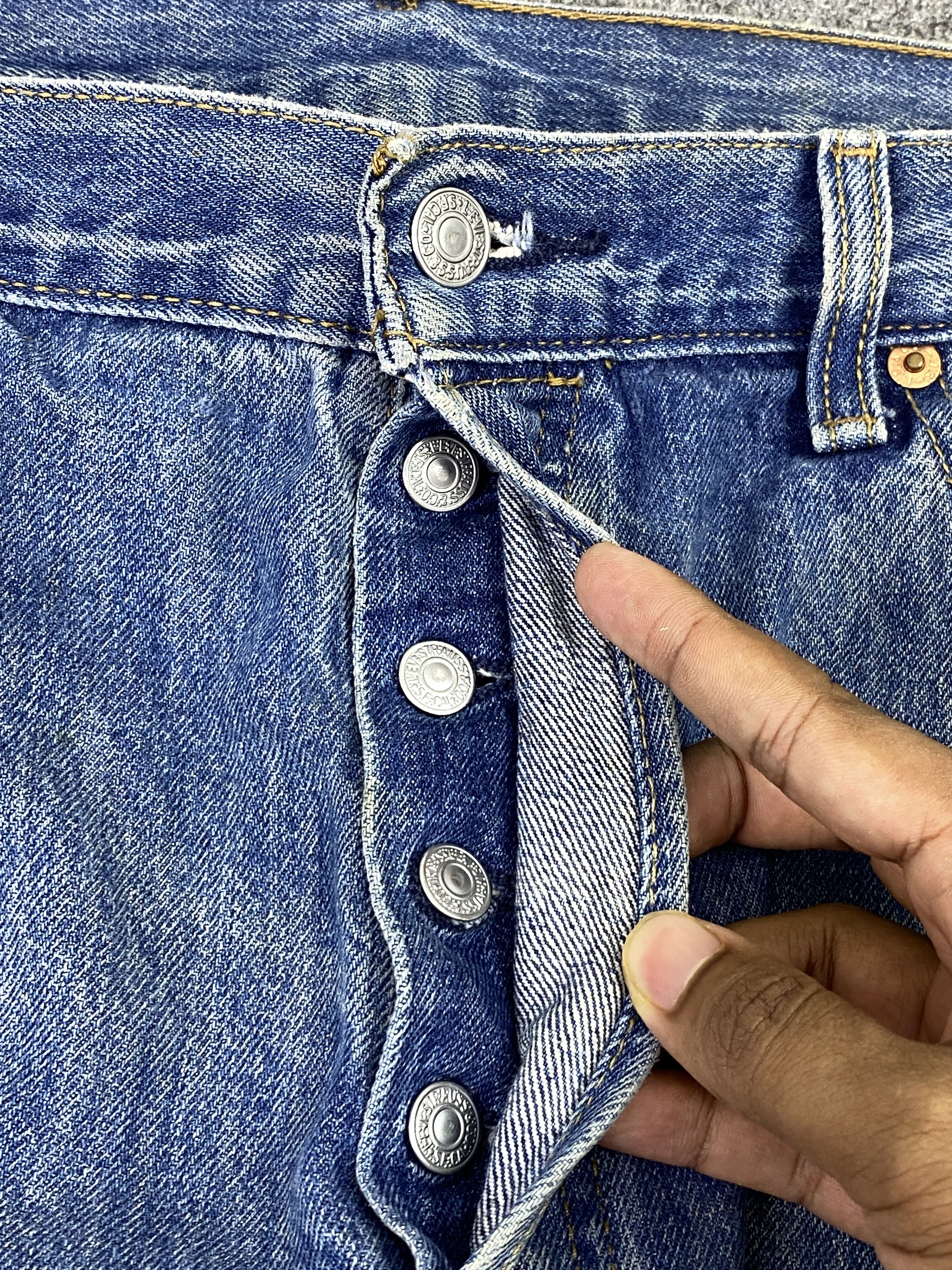 Levi's Vintage Levis 501 Button Fly Faded Blue Jeans DP2854 Size US 37 - 10 Thumbnail