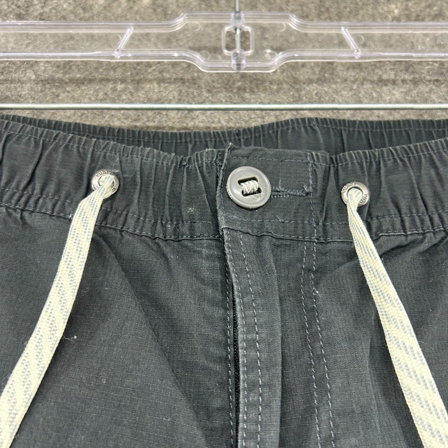 Vuori Vuori Mens M Gray Jogger Pants Cotton Polyester Logo Cargo Pocket Slim Tapered Modern Comfort Everyday Size US 31 - 2 Thumbnail