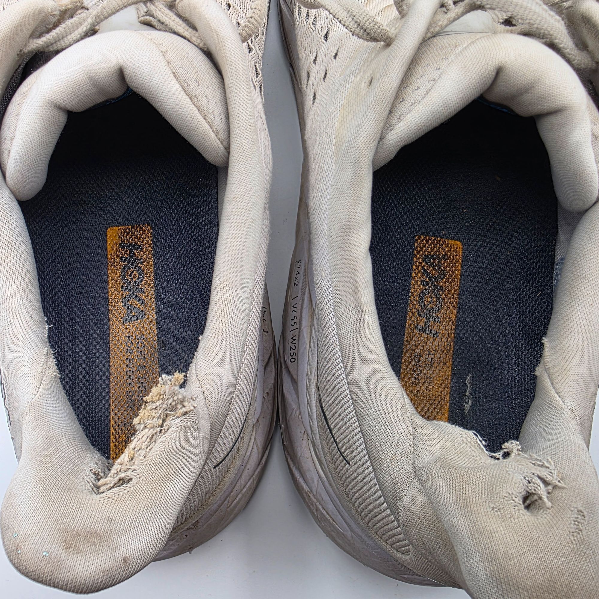 Hoka Hoka One One Clifton 8 Mens Size 12.5 White Athletic Shoes R Size US 12.5 / EU 45-46 - 9 Thumbnail