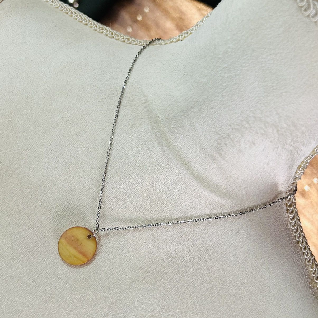 Handmade Handcrafted salvaged vintage mother of pearl disc necklace Size ONE SIZE - 1 Thumbnail