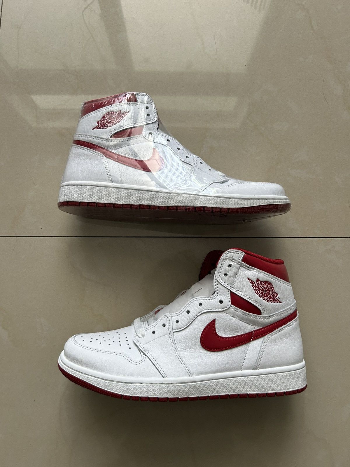 Jordan Brand Jordan 1 high metallic red Size US 8.5 / EU 41-42 - 1 Thumbnail