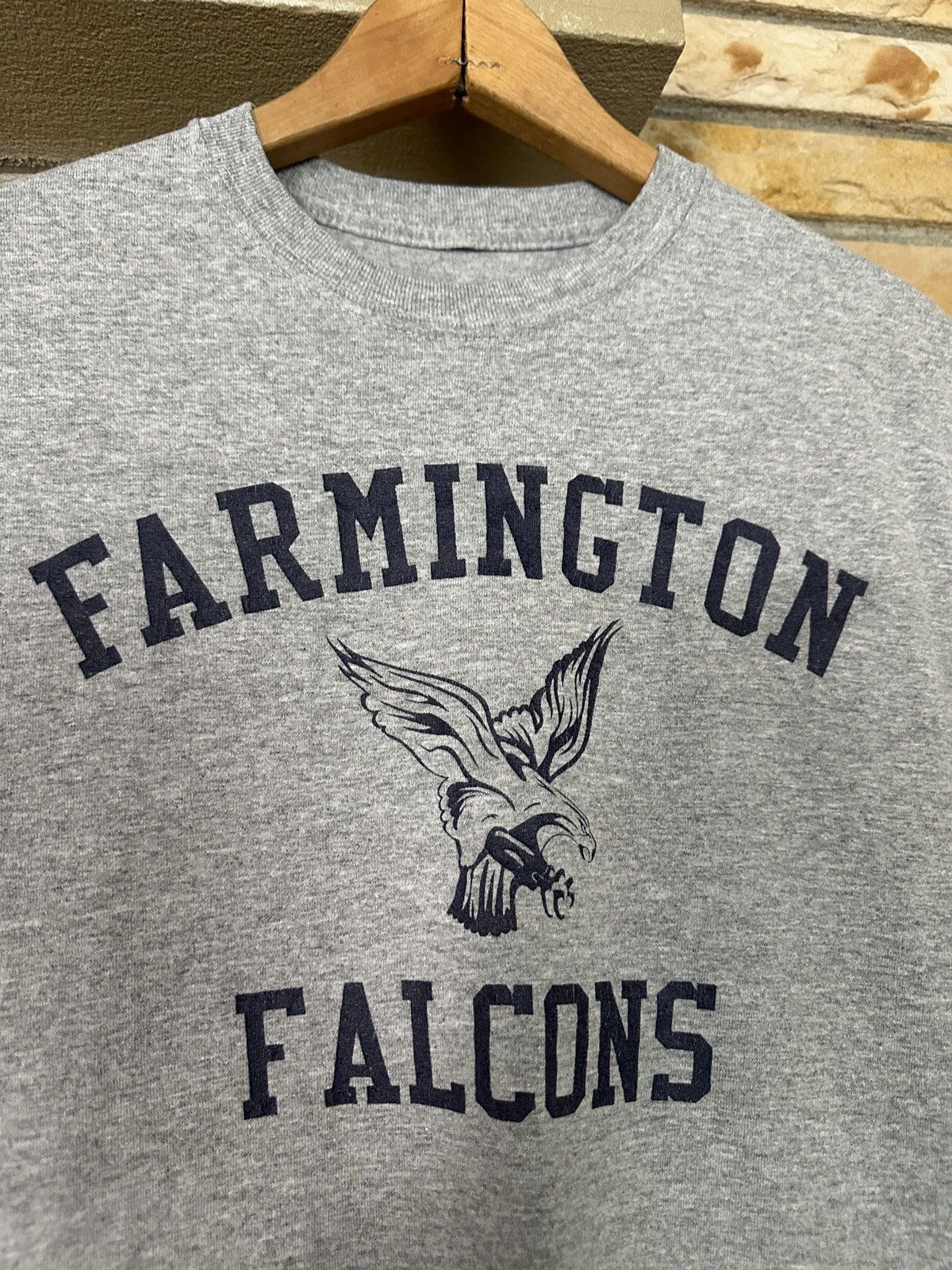 Japanese Brand Vintage Y2K Farmington Falcons Graphic Tee Size US S / EU 44-46 / 1 - 2 Thumbnail