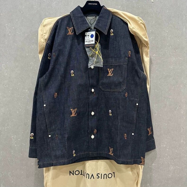 Louis Vuitton Louis Vuitton Portrait embroidered denim jacket Size US M / EU 48-50 / 2 - 1 Thumbnail