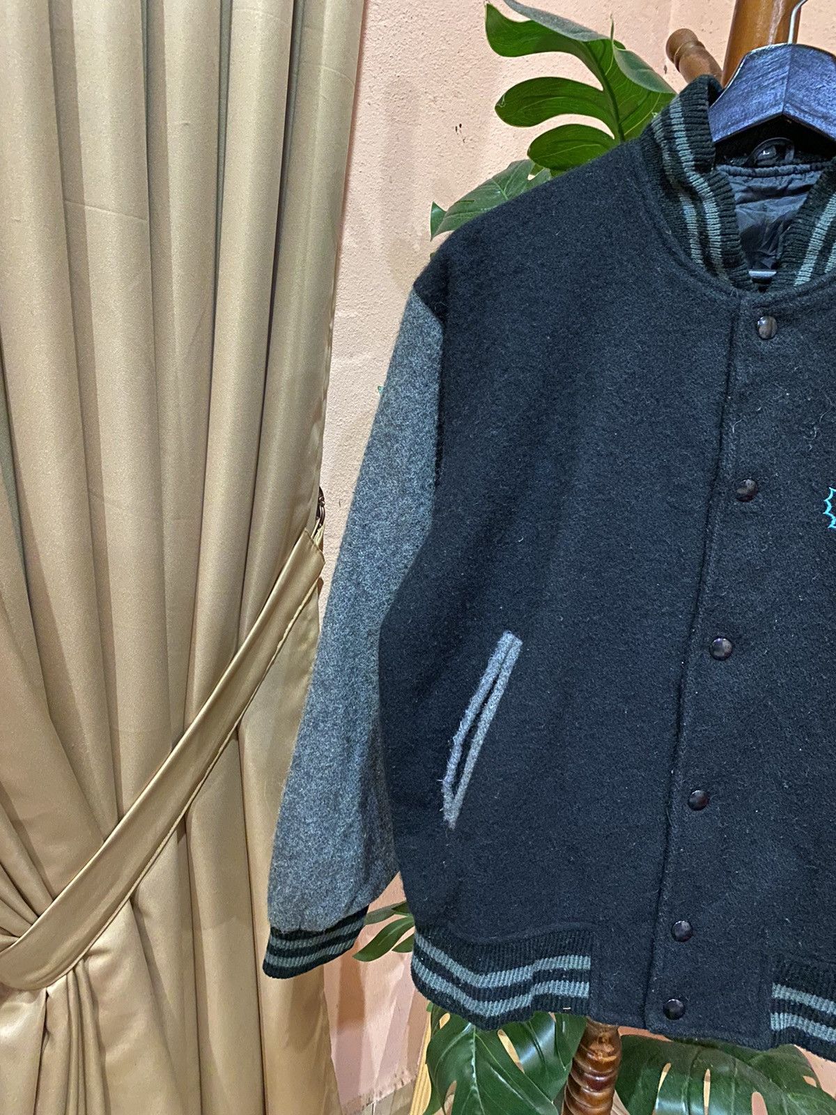 Other Vintagear Jacket – Black Wool Blend with Embroidered Motif Size US L / EU 52-54 / 3 - 10 Thumbnail