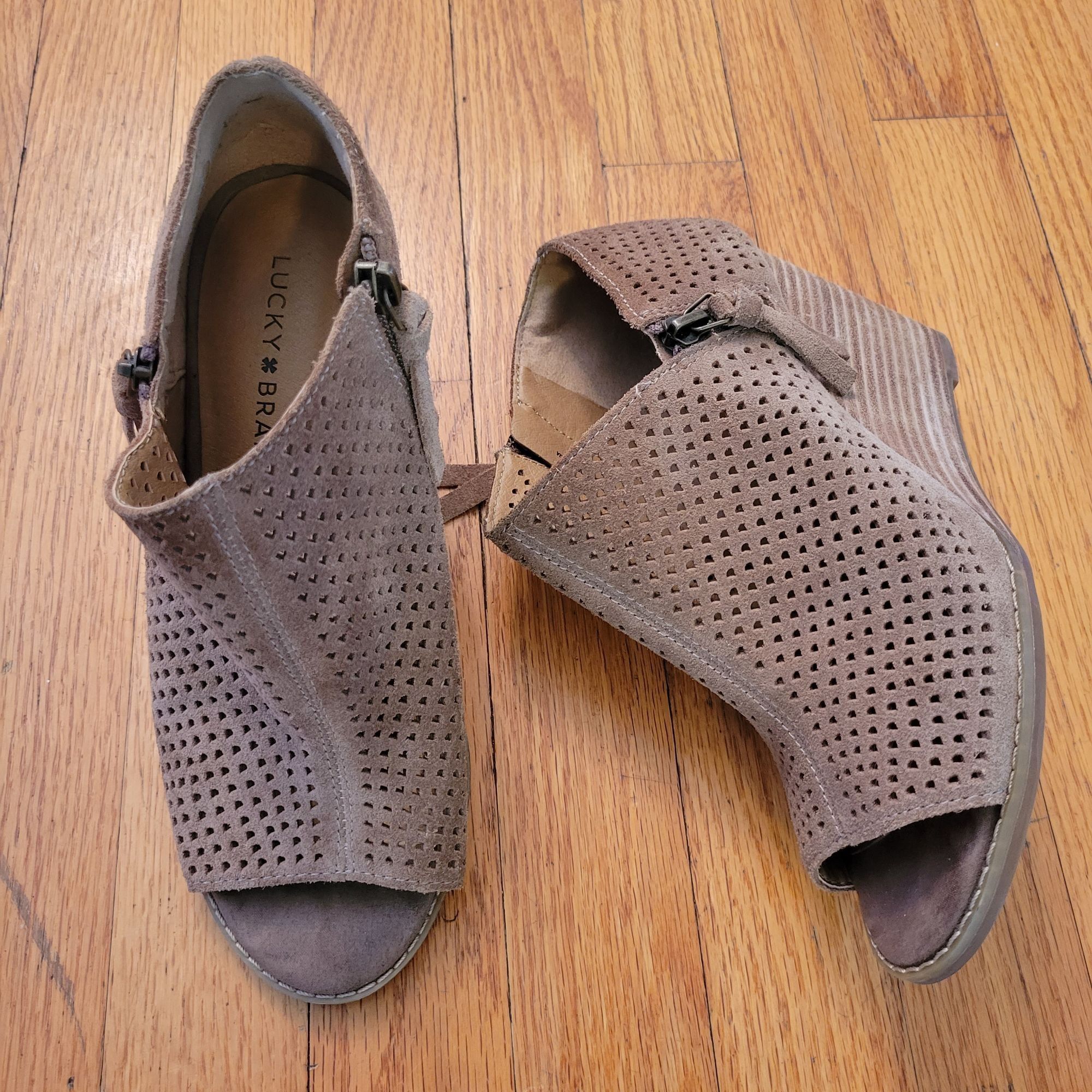 Lucky brand wedge fashion sandals