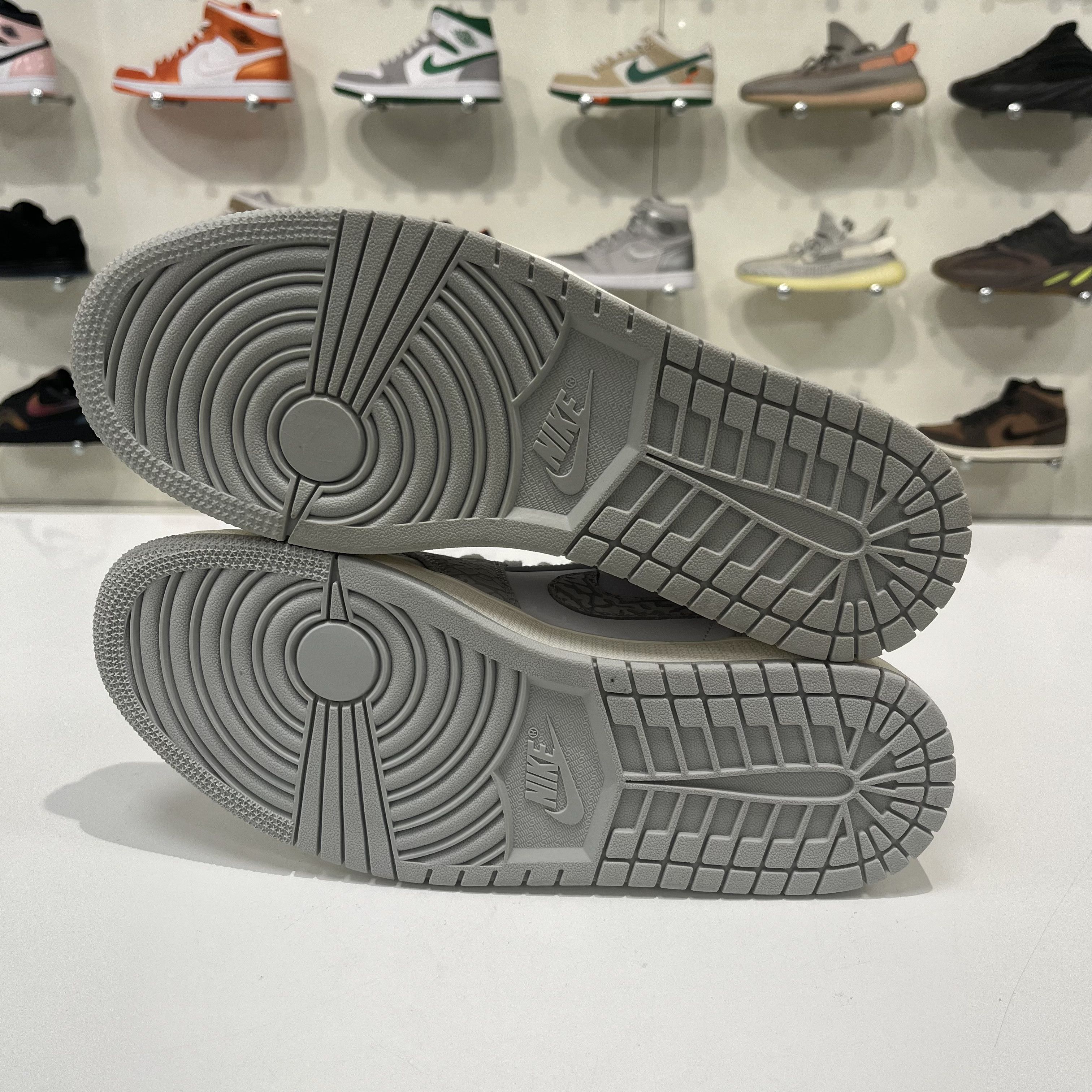 Nike Air Jordan 1 Low Prm Smoke Grey Elepant Size US 10 / EU 43 - 6 Thumbnail