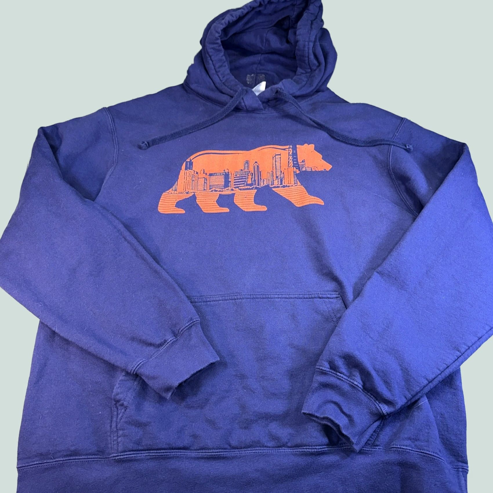 Vintage Chicago Skyline City Bear Hoodie Mens L Blue Navy large pullover urban streetwear Size US L / EU 52-54 / 3 - 1 Thumbnail