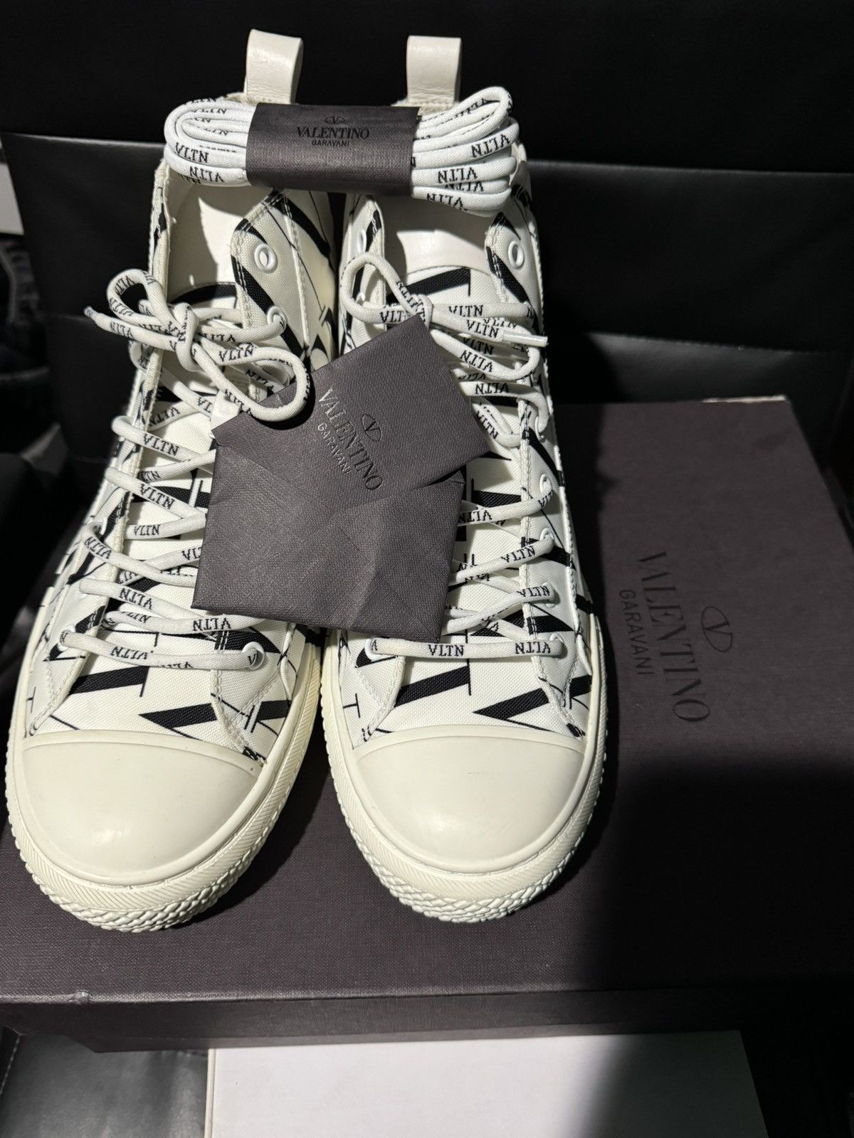 Designer × Valentino Men’s Valentino Garavani VLTN Giggies Hightop Sneakers Size US 10.5 / EU 43-44 - 9 Thumbnail