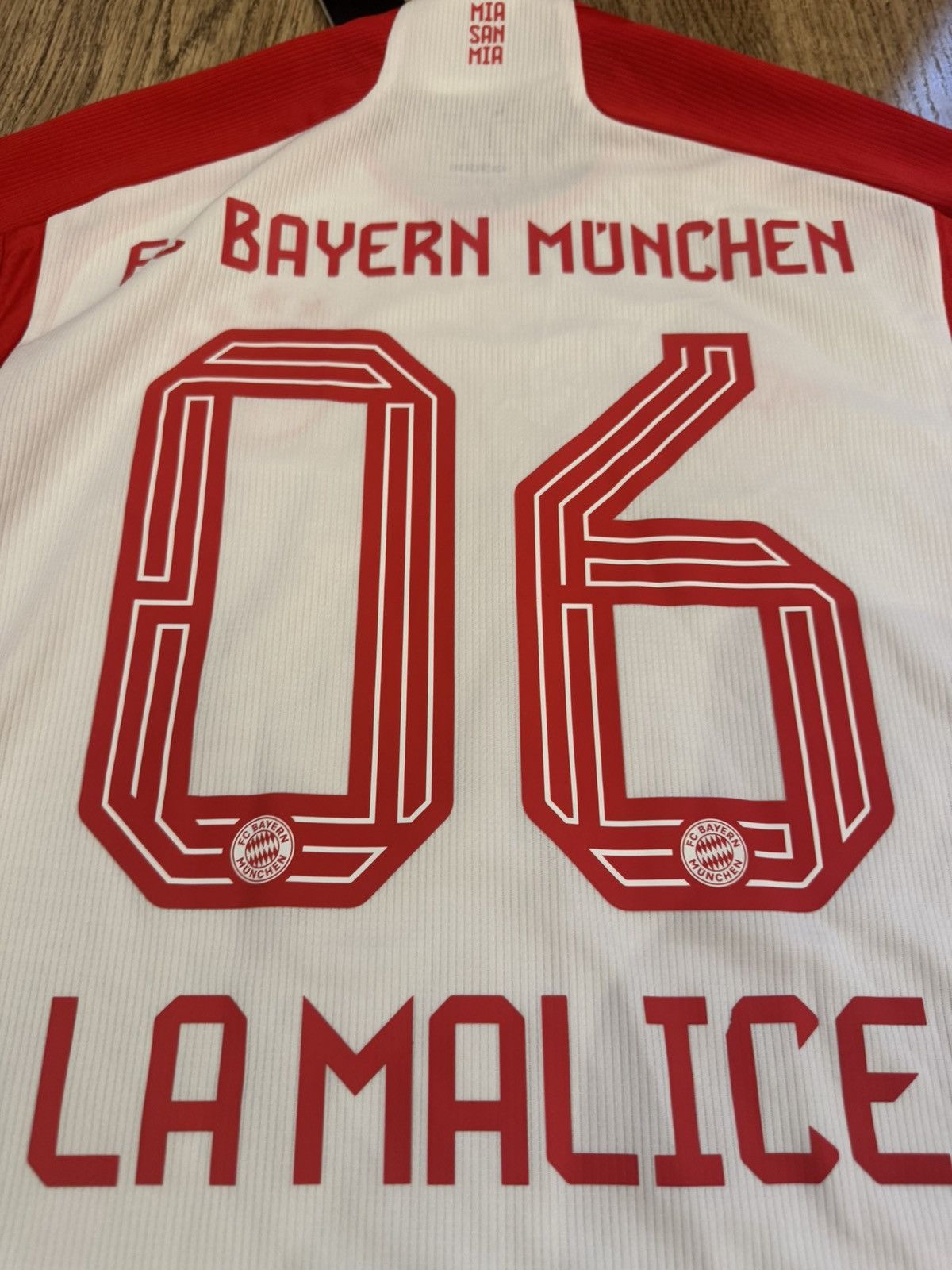 Adidas BAYERN MÜNICH 2023 2024 HOME FOOTBALL SHIRT ADIDAS SIZE M Size US M / EU 48-50 / 2 - 14 Thumbnail