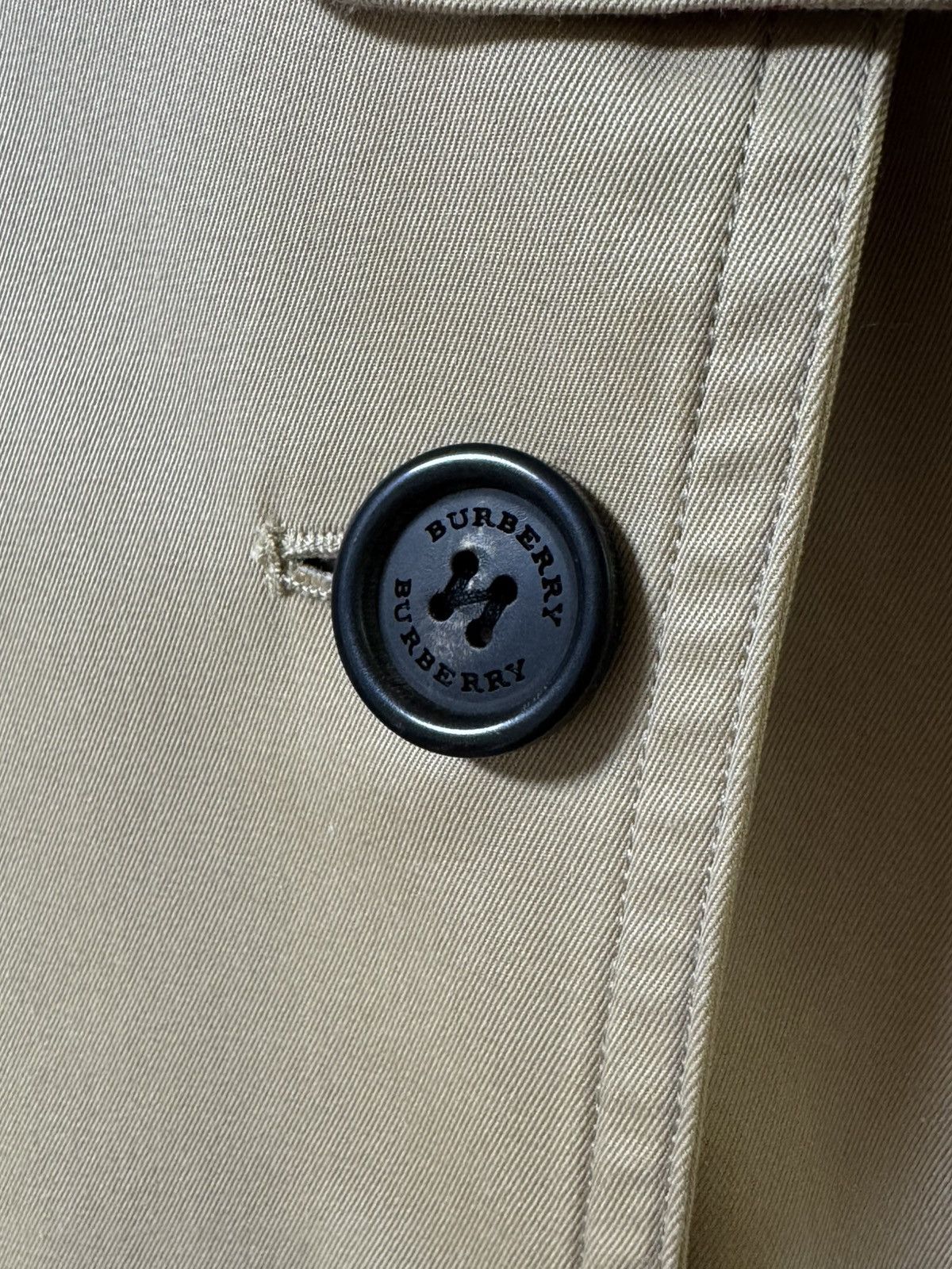 Burberry The Chelsea Heritage Trench Coat – Honey Beige