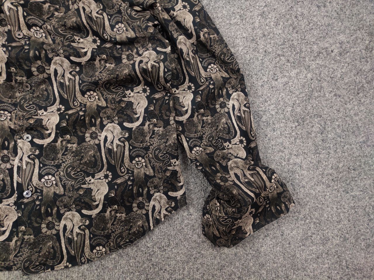 Paul Smith Paul Smith Mainline Monkey pattern Button long sleeve Shirt Size US S / EU 44-46 / 1 - 7 Thumbnail