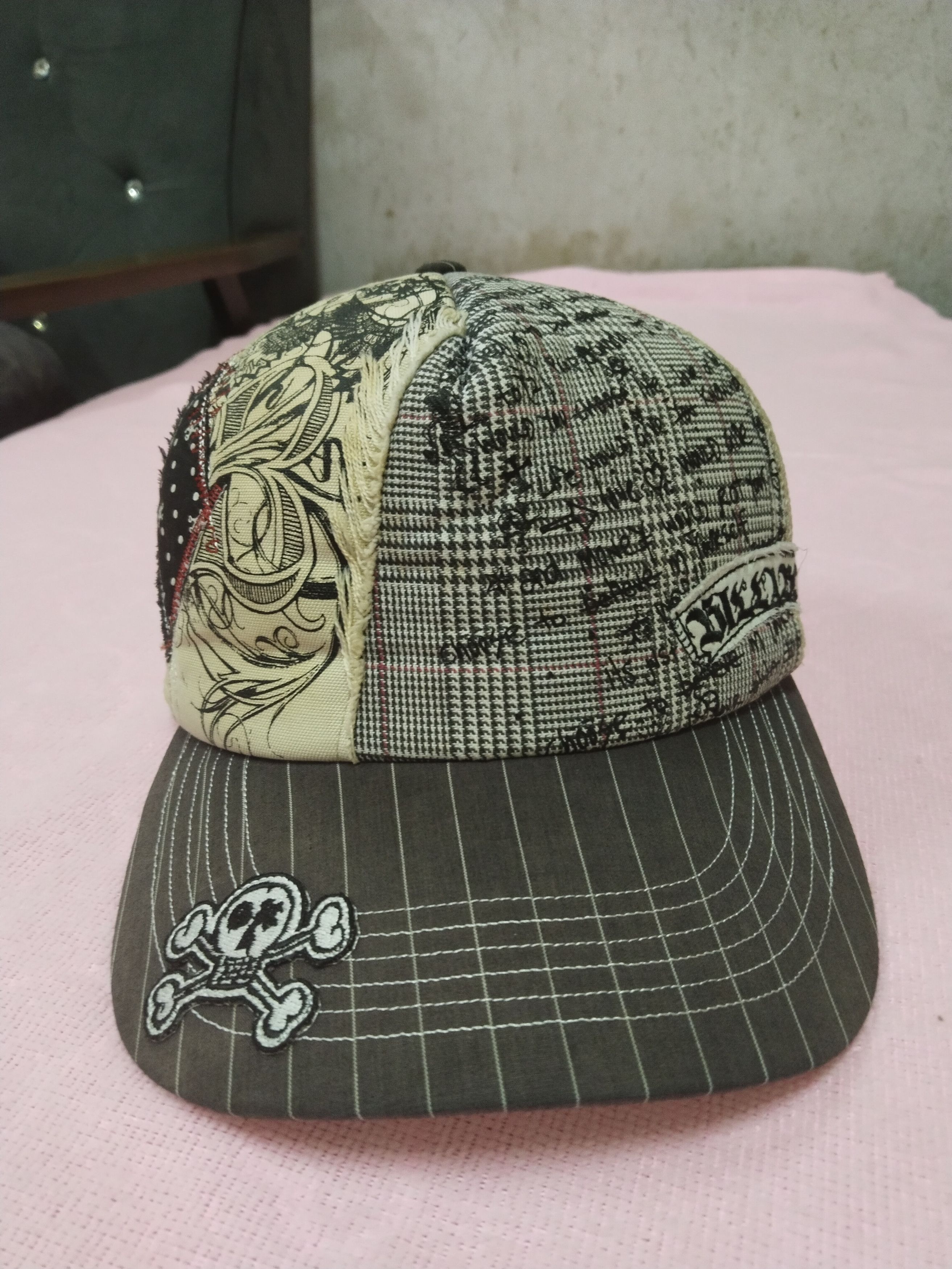 Japanese Brand VINTAGE BILLABONG SKULL PATTERN TRUE RELIGION TRUCKER HAT Size ONE SIZE - 1 Thumbnail