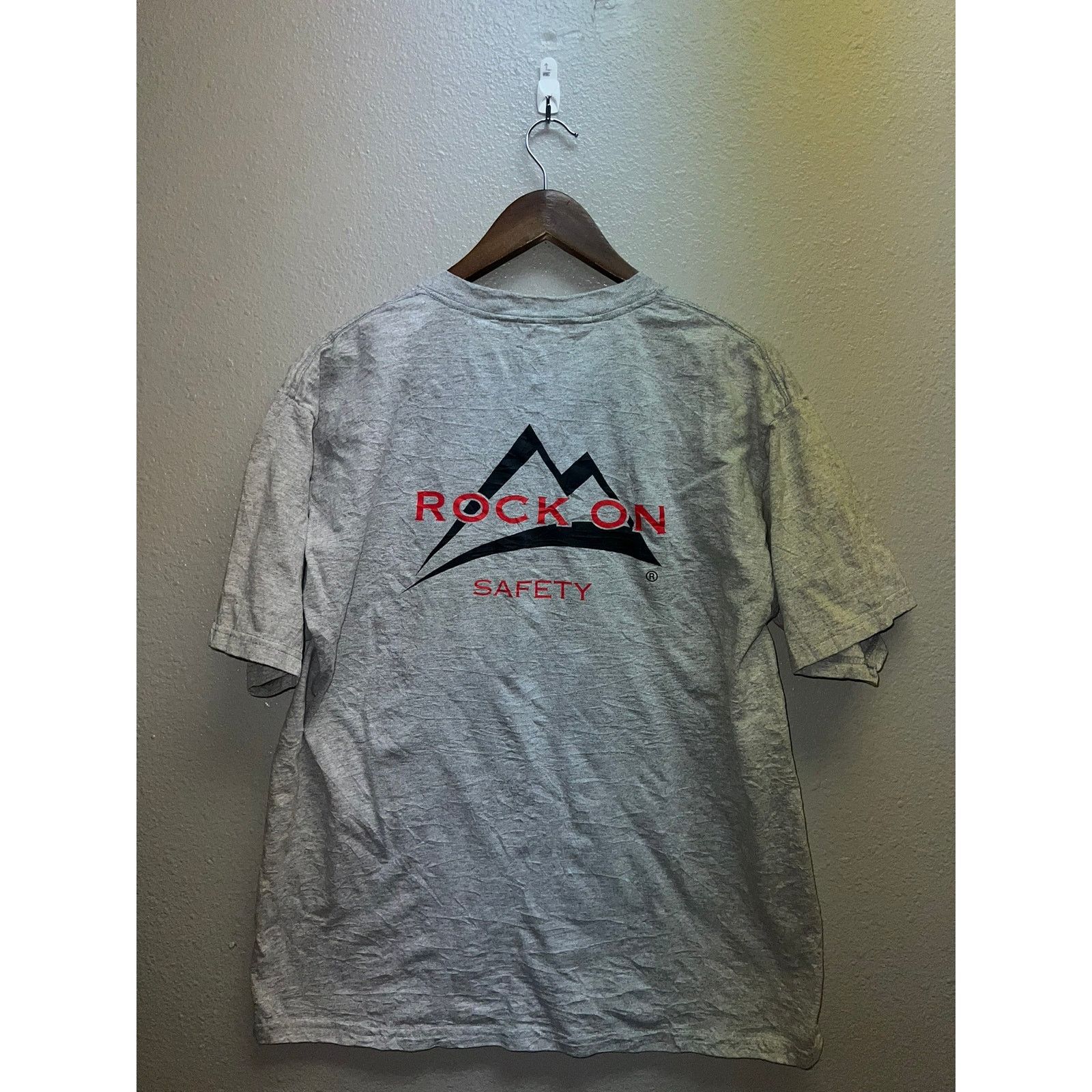 Gildan Vintage Million Hour Ale Shirt Beer Workplace Safety Tee L Size US L / EU 52-54 / 3 - 5 Thumbnail