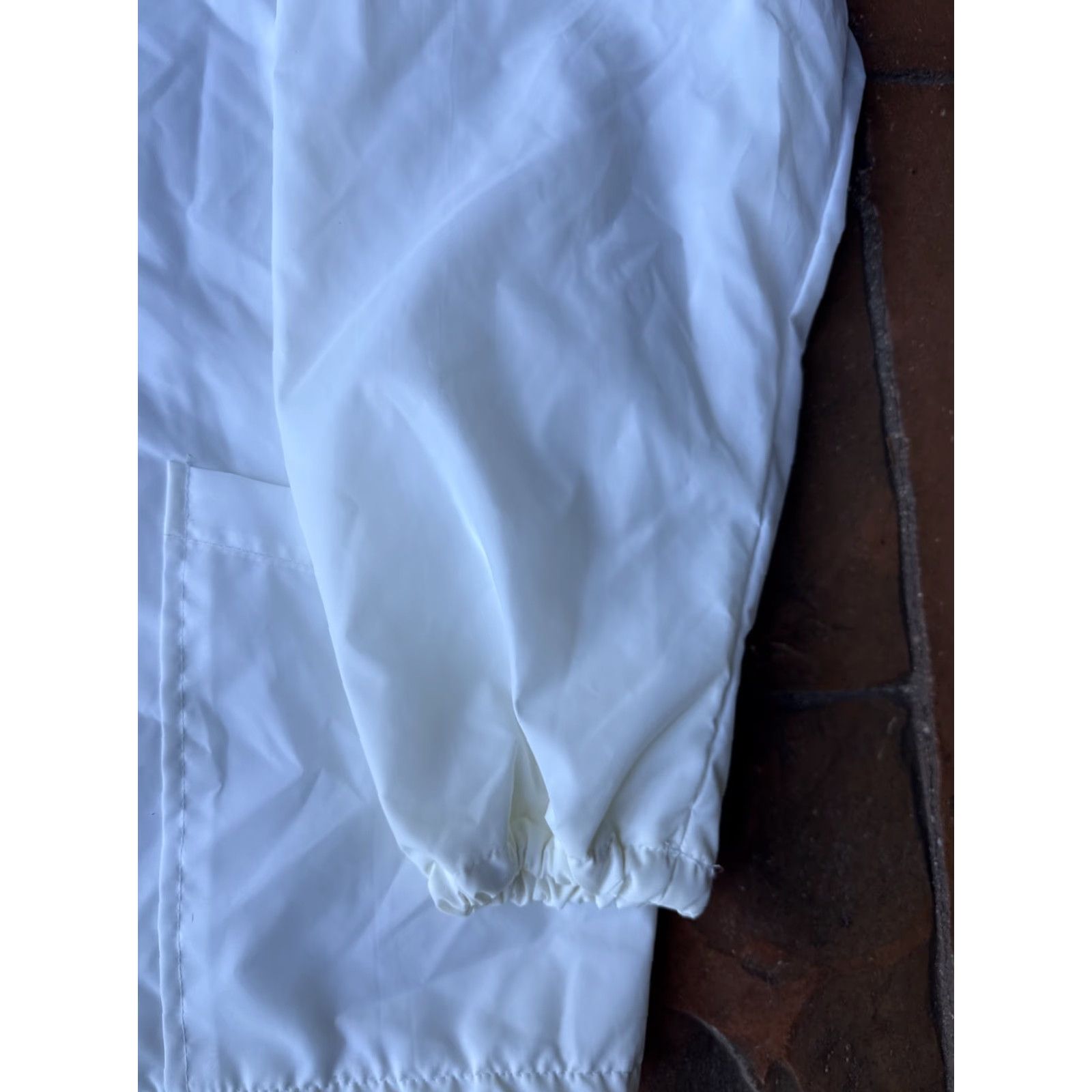 Vintage VINTAGE ILGWU Workers Union Employee Nylon Jacket XL White RARE - ILGWU - Jacket, Windbreaker, Unisex Adults, 80s, Logo, Button Closure Size US XL / EU 56 / 4 - 5 Thumbnail